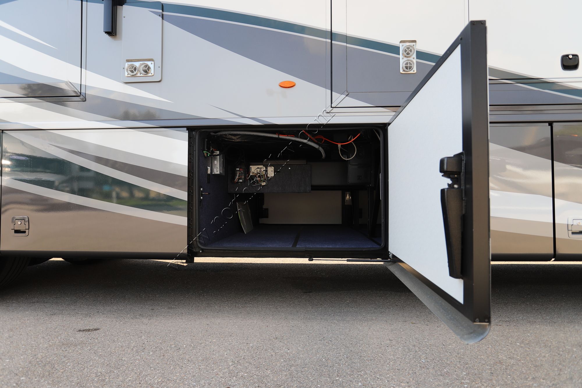 Used 2019 Newmar Ventana Le 4037 Class A  For Sale