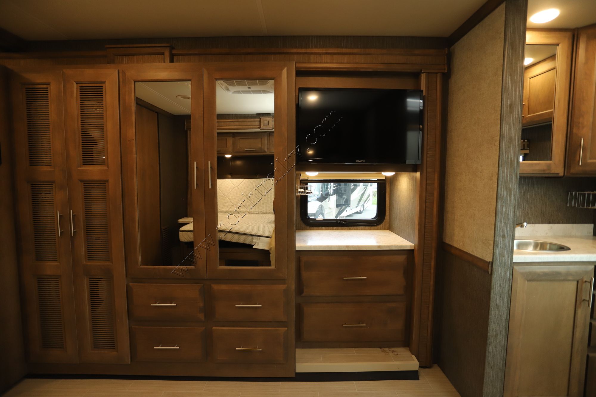 Used 2021 Thor Challenger 37FH Class A  For Sale