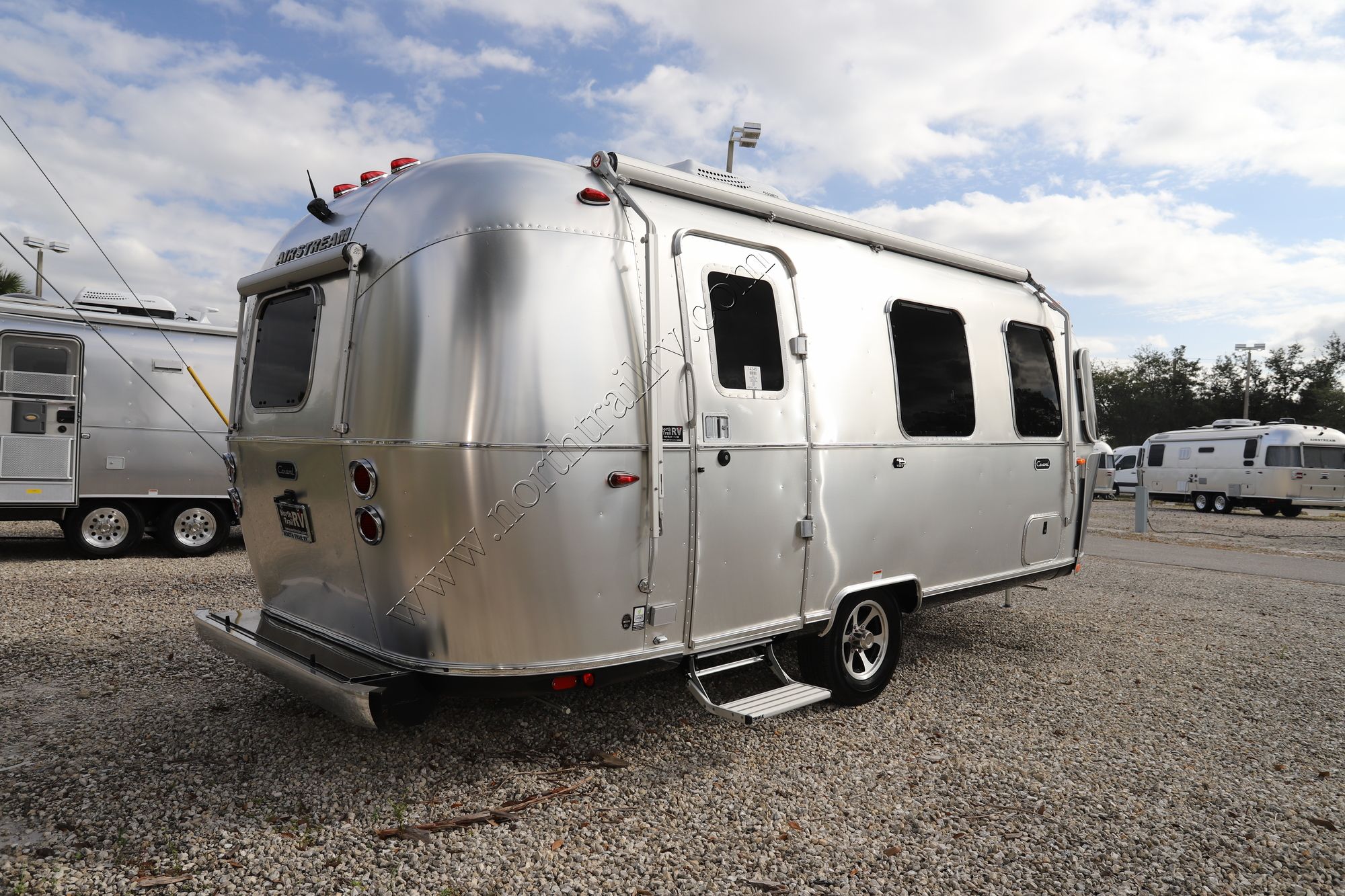 New 2022 Airstream Caravel 22FB Travel Trailer  For Sale