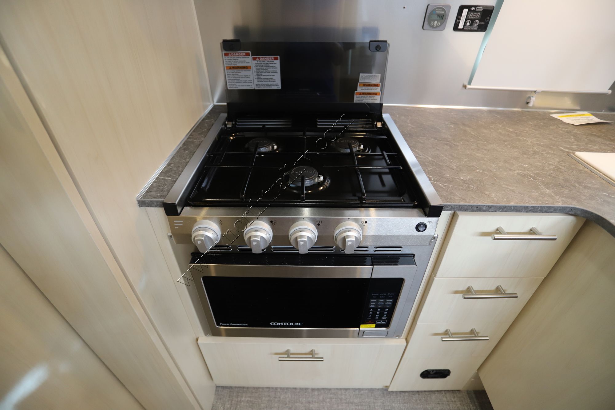 New 2022 Airstream Flying Cloud 25FB Travel Trailer  For Sale