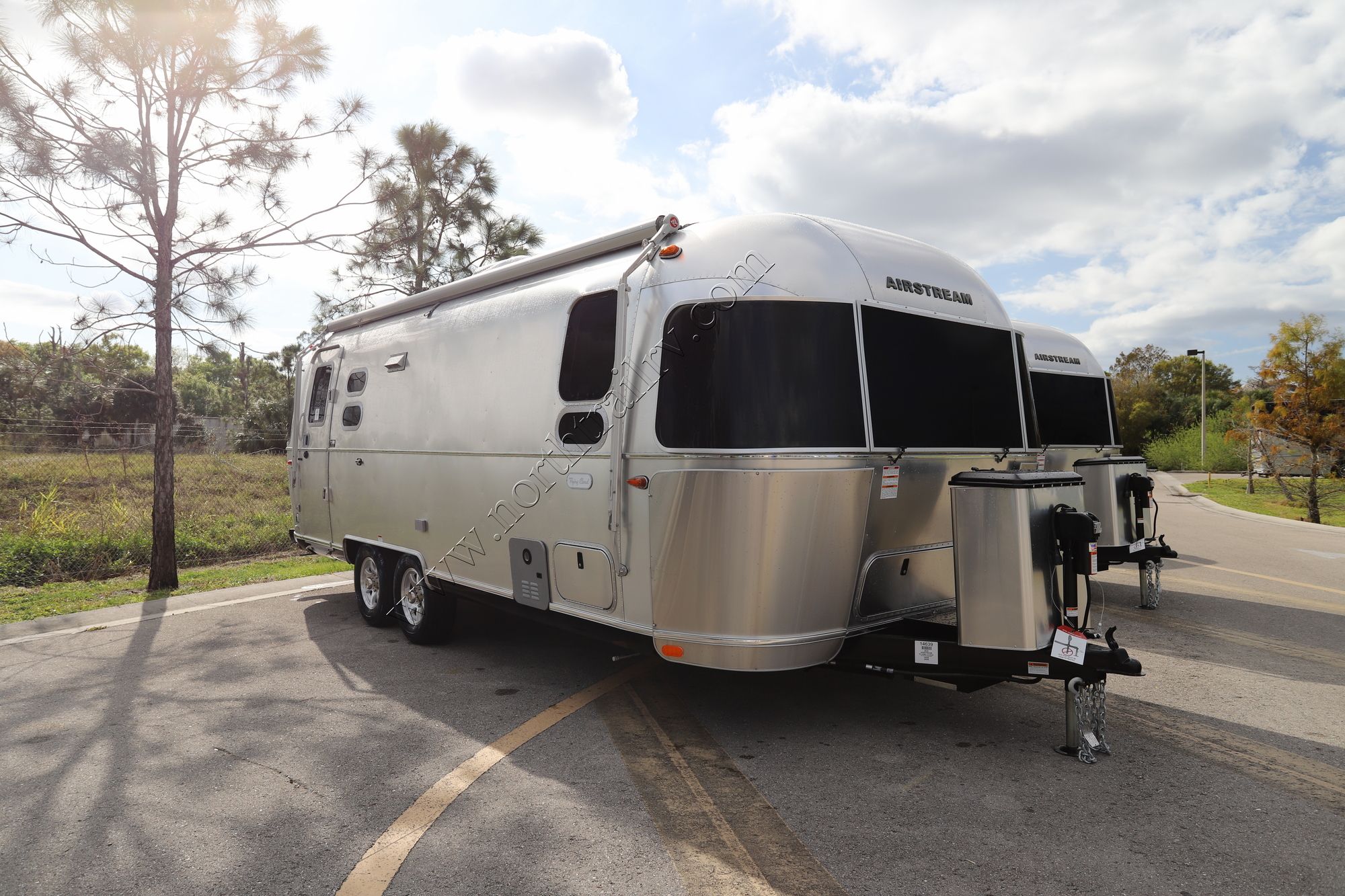 New 2022 Airstream Flying Cloud 25FB Travel Trailer  For Sale