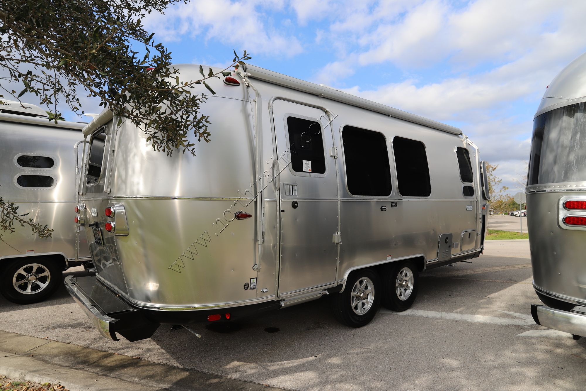 New 2022 Airstream Flying Cloud 23FB Travel Trailer  For Sale