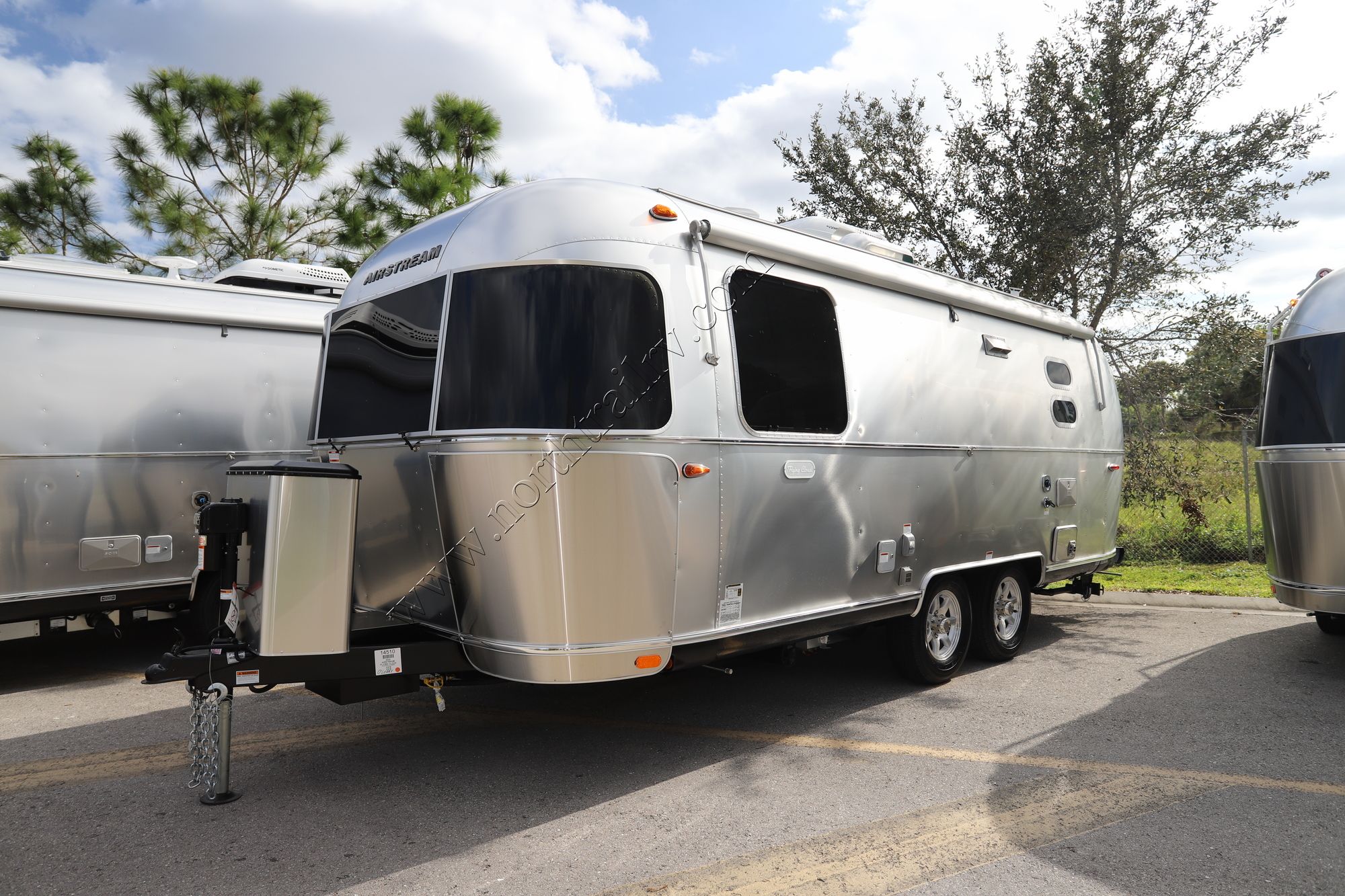 New 2022 Airstream Flying Cloud 23FB Travel Trailer  For Sale