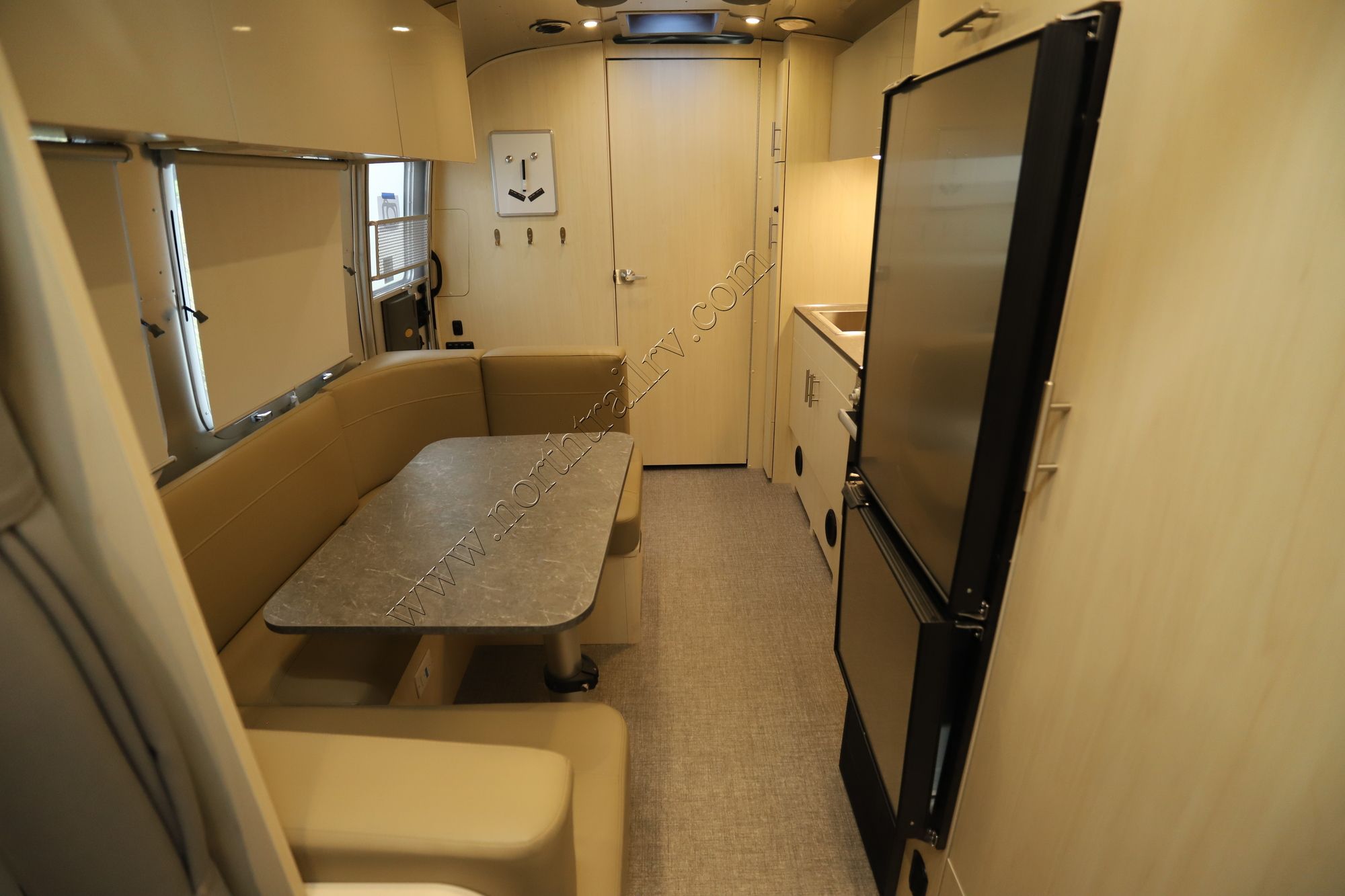 New 2022 Airstream Flying Cloud 23FB Travel Trailer  For Sale