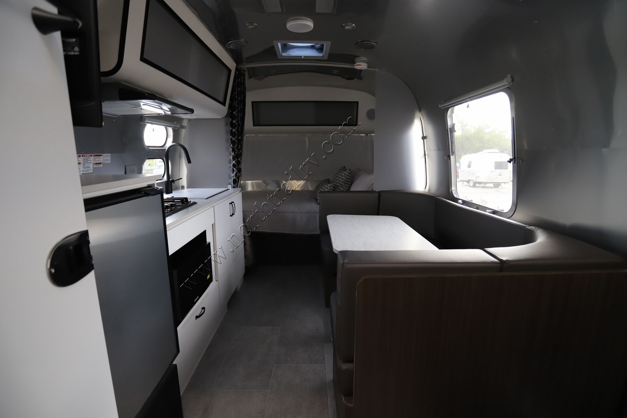 New 2022 Airstream Caravel 22FB Travel Trailer  For Sale