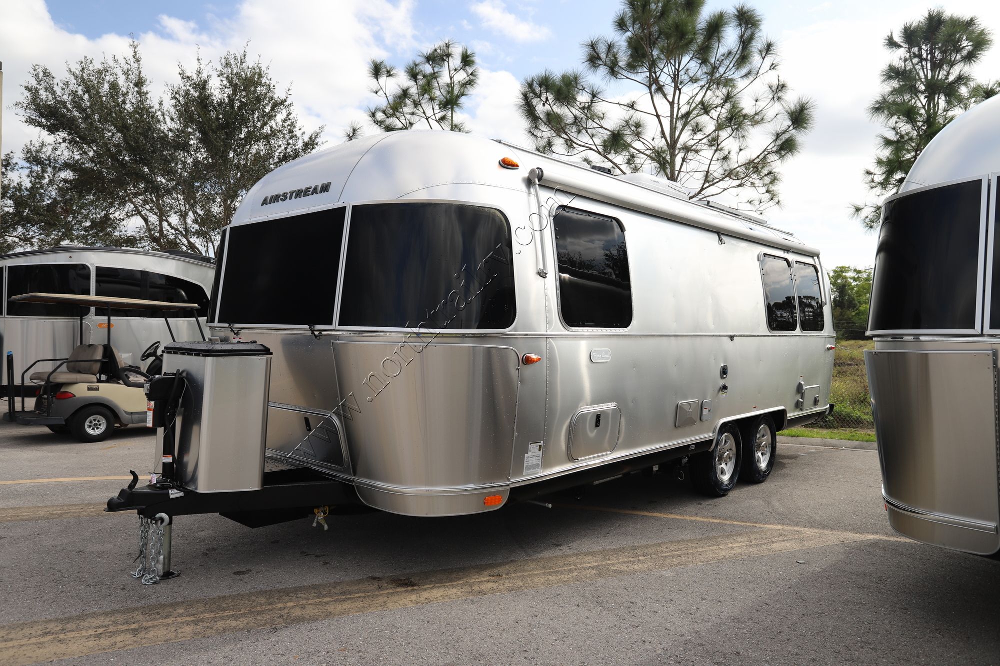 New 2022 Airstream Flying Cloud 25FB Travel Trailer  For Sale