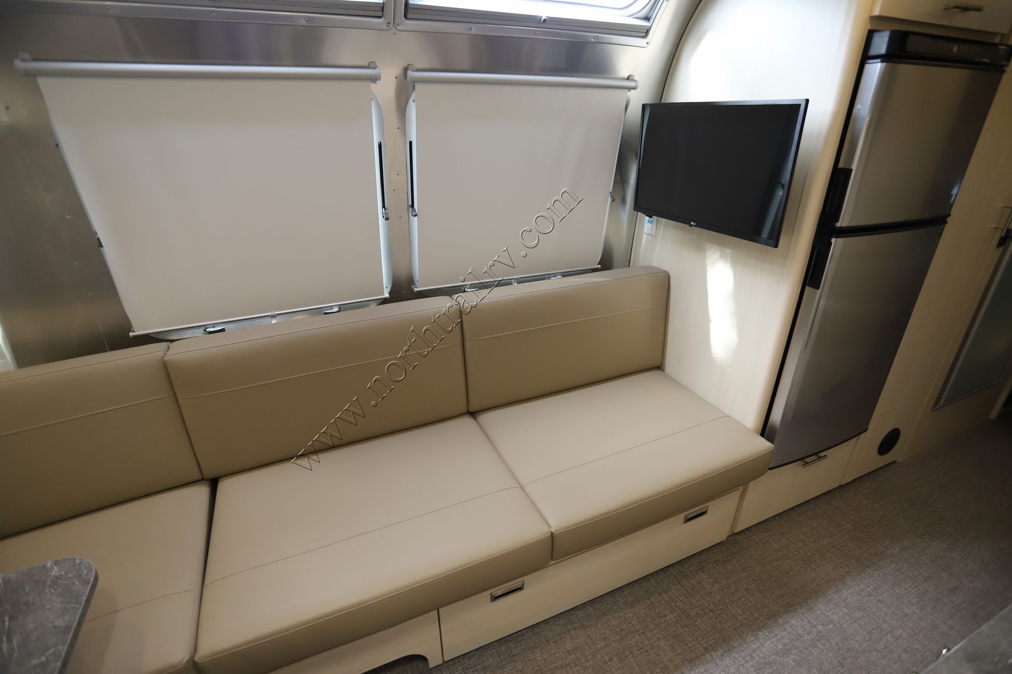 New 2022 Airstream Flying Cloud 25FB Travel Trailer  For Sale