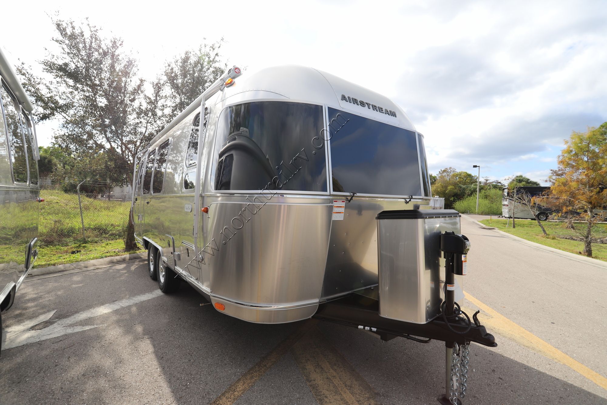 New 2022 Airstream Flying Cloud 23FB Travel Trailer  For Sale