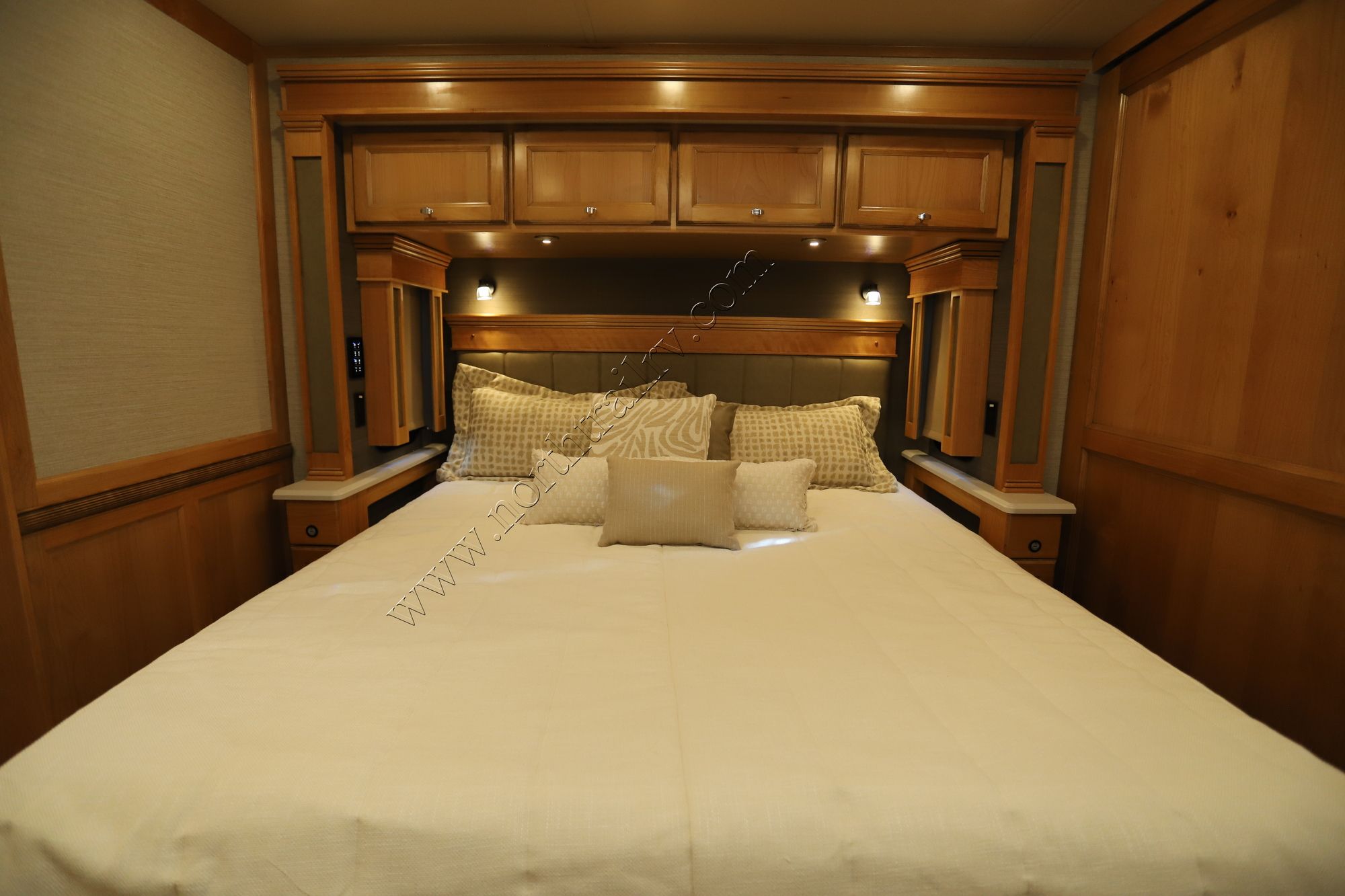 New 2022 Tiffin Motor Homes Allegro Red 37BA Class A  For Sale