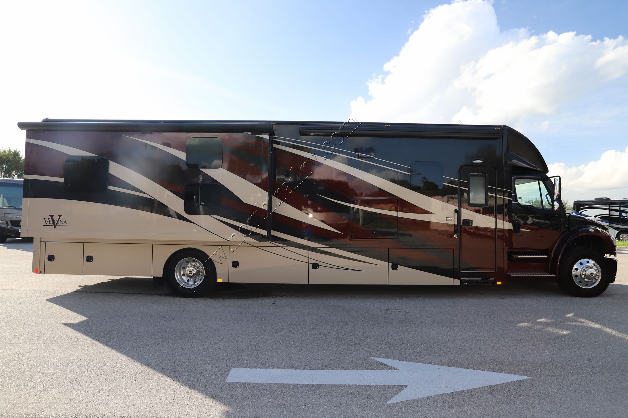 Used 2020 Renegade Rv Verona 40VBH Super C  For Sale