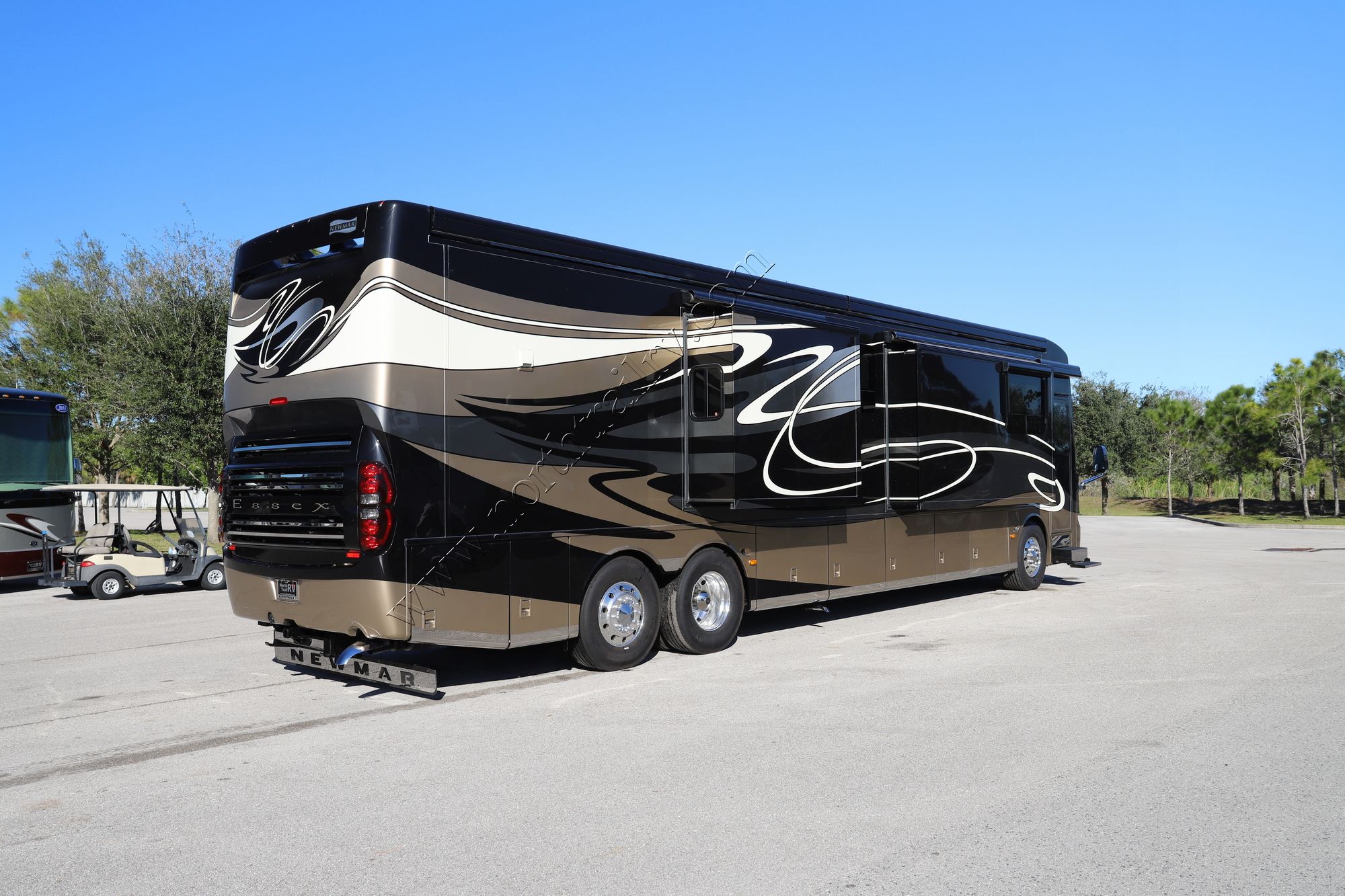 Used 2014 Newmar Essex 4553 Class A  For Sale