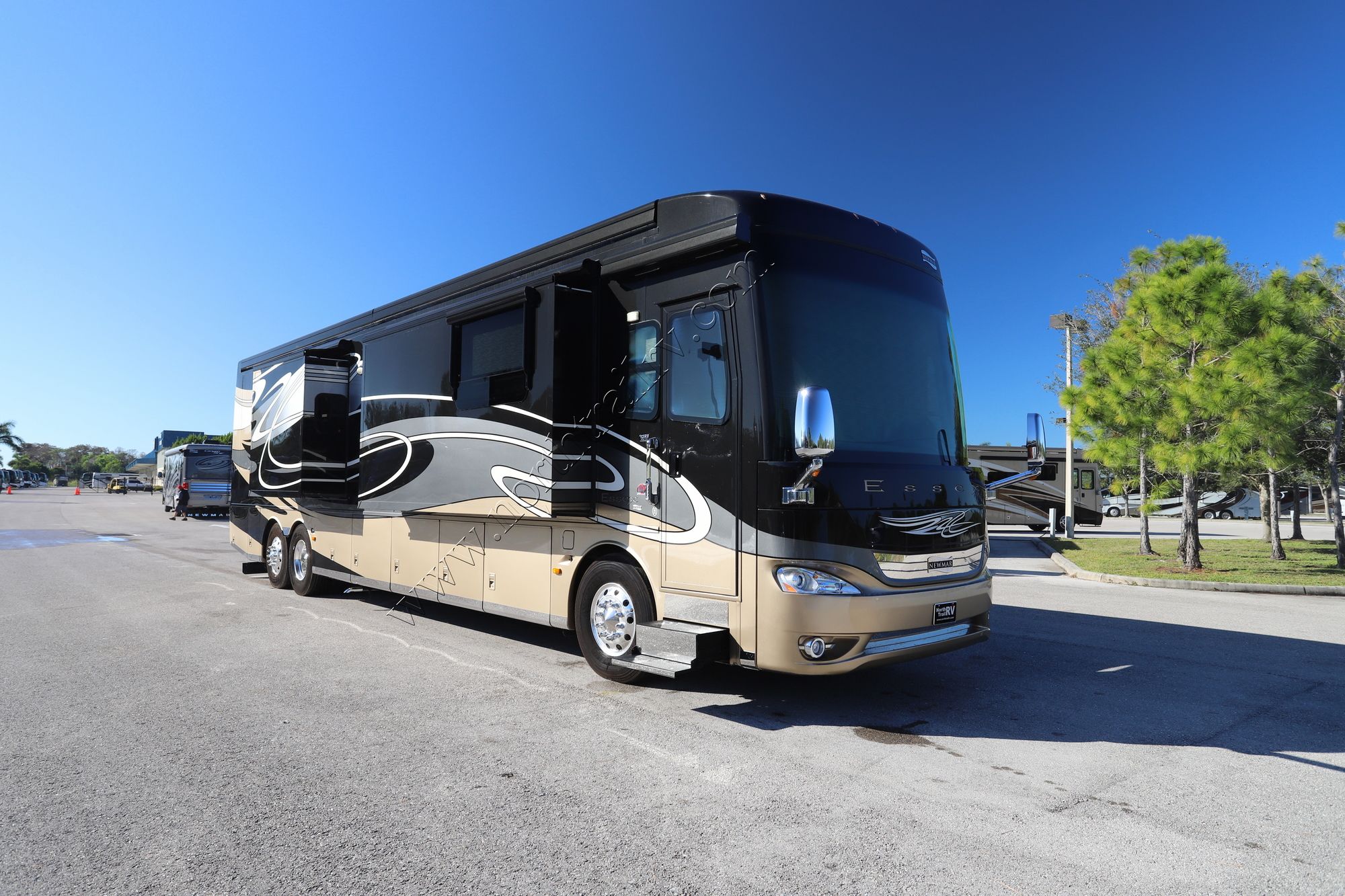 Used 2014 Newmar Essex 4553 Class A  For Sale