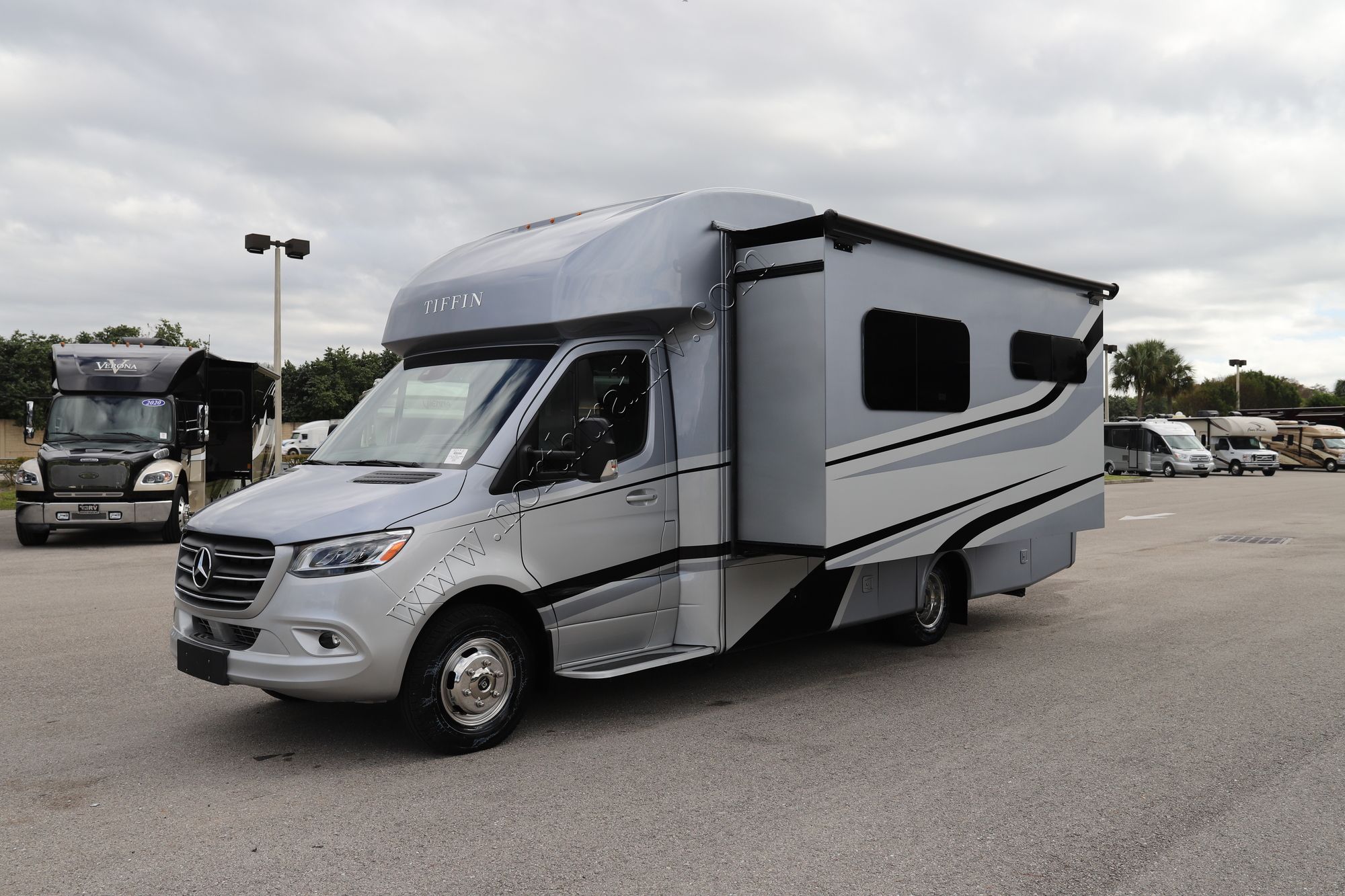 Used 2021 Tiffin Motor Homes Wayfarer 25RW Class C  For Sale