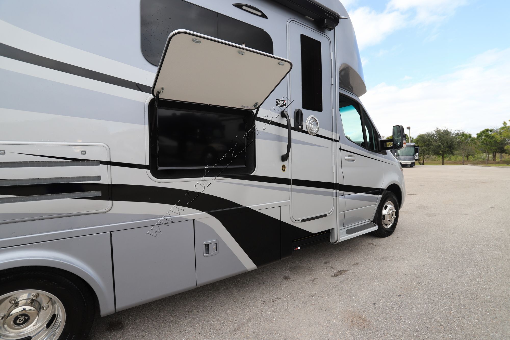 Used 2021 Tiffin Motor Homes Wayfarer 25RW Class C  For Sale