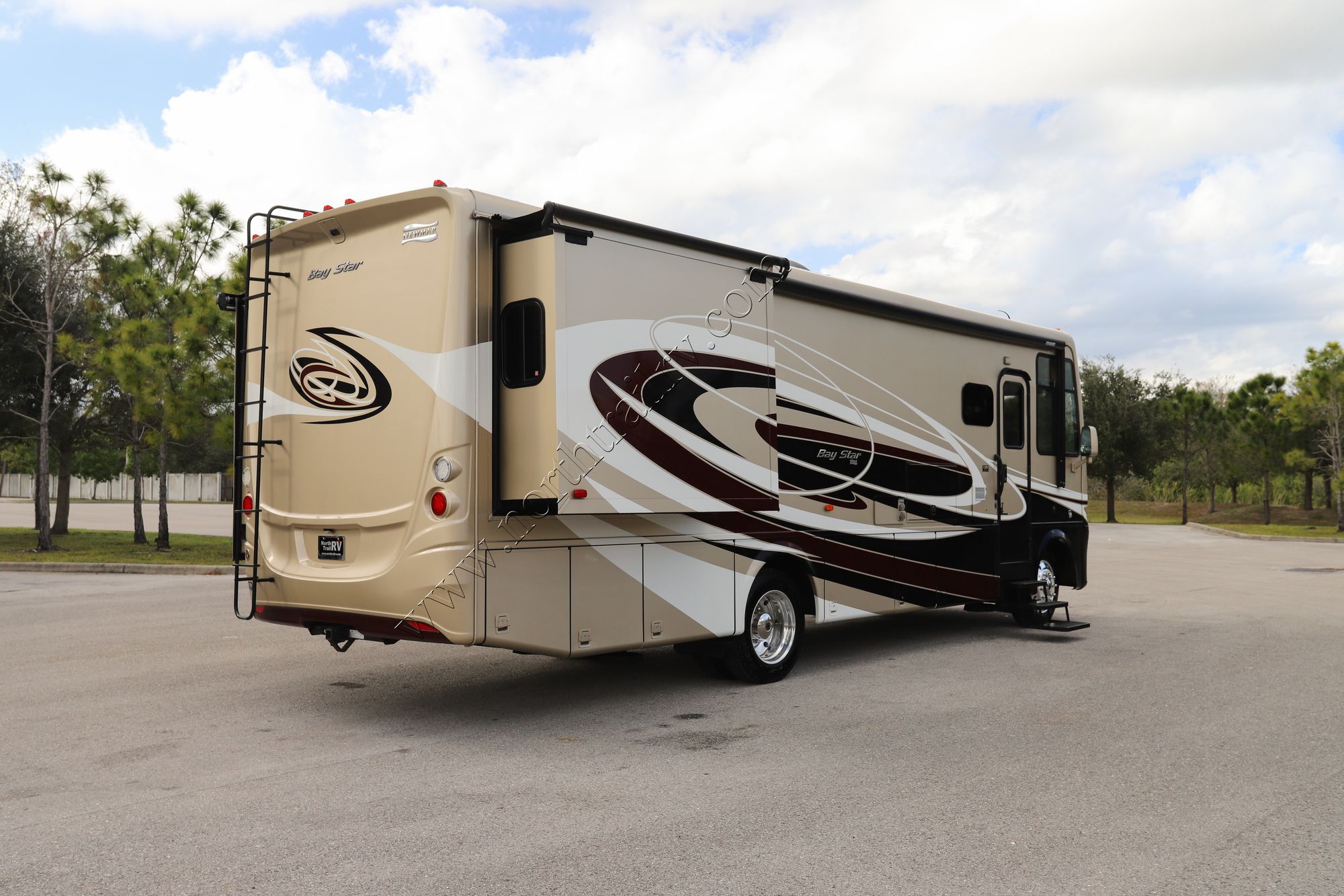 Used 2017 Newmar Bay Star 3124 Class A  For Sale