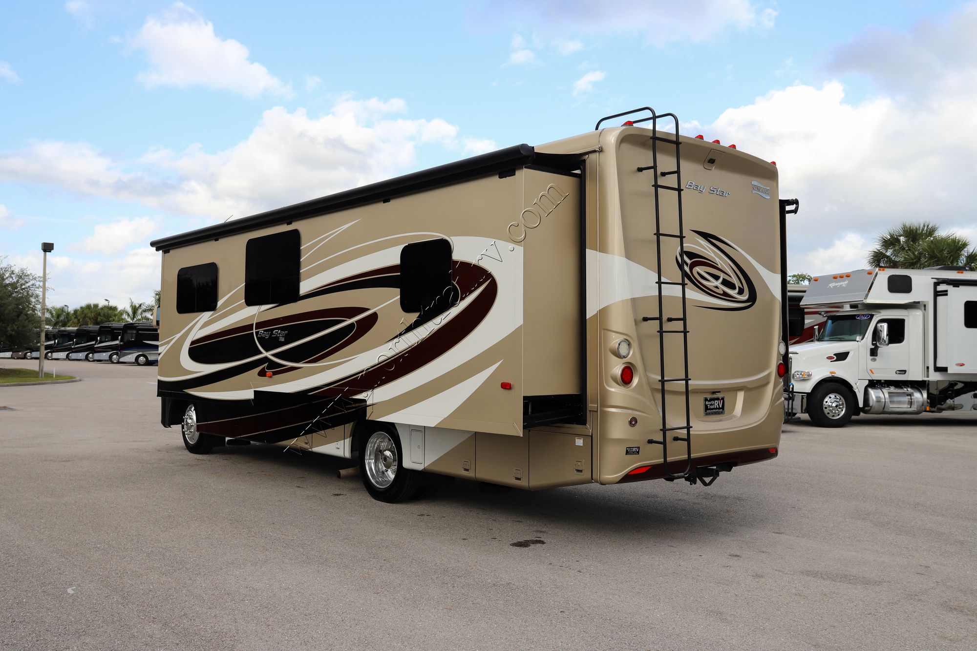 Used 2017 Newmar Bay Star 3124 Class A  For Sale