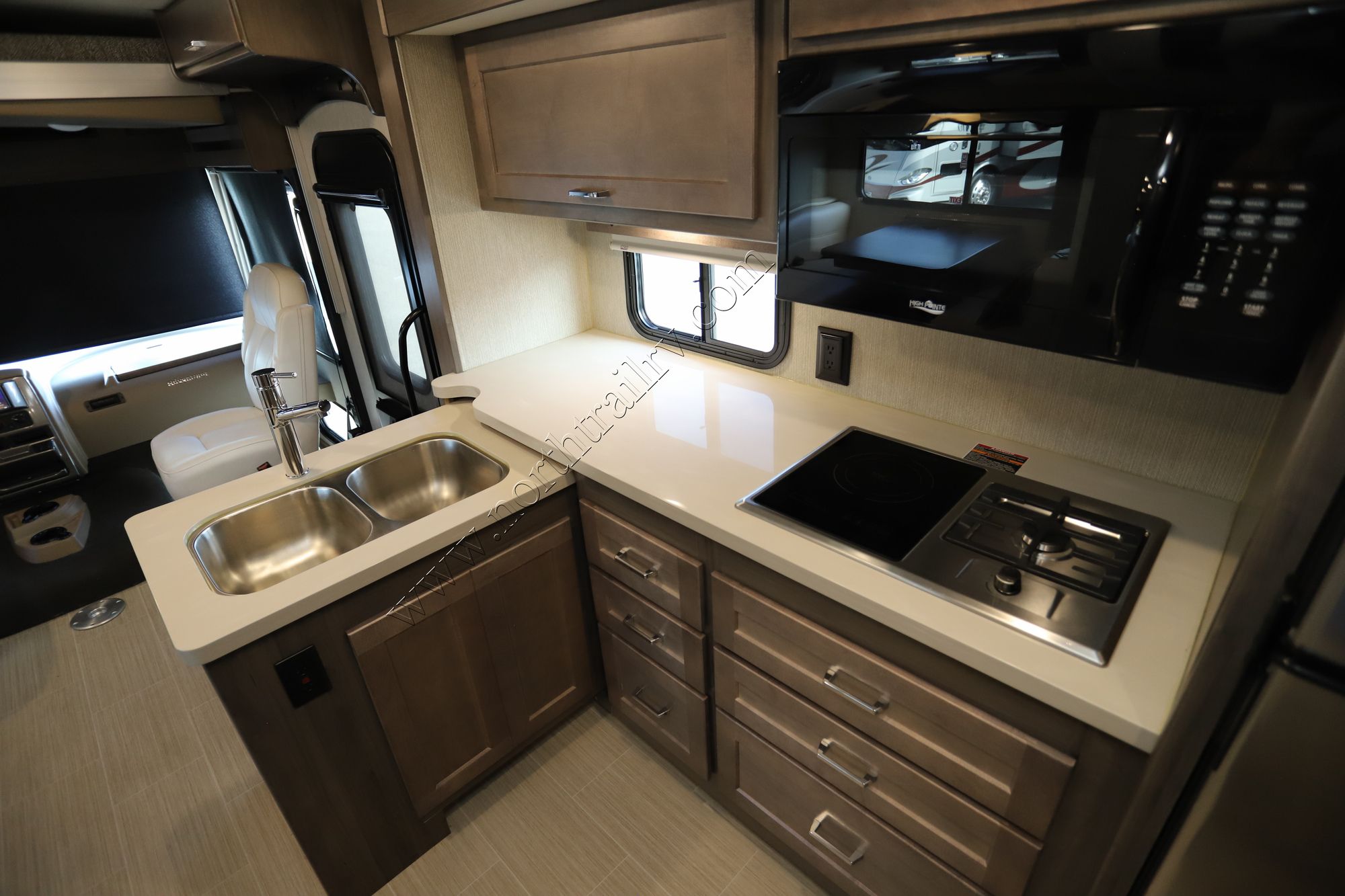 Used 2021 Winnebago Adventurer 27N Class A  For Sale