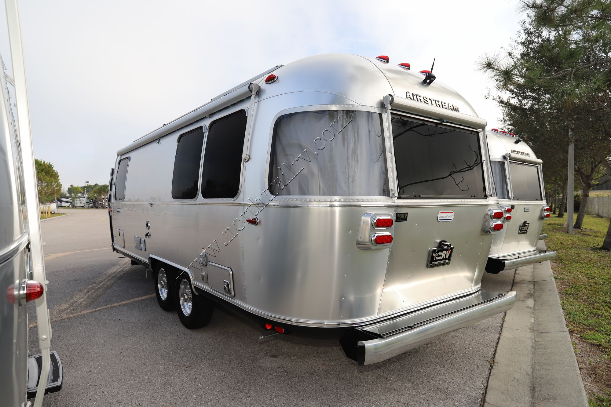 New 2022 Airstream International 25FBT Travel Trailer  For Sale