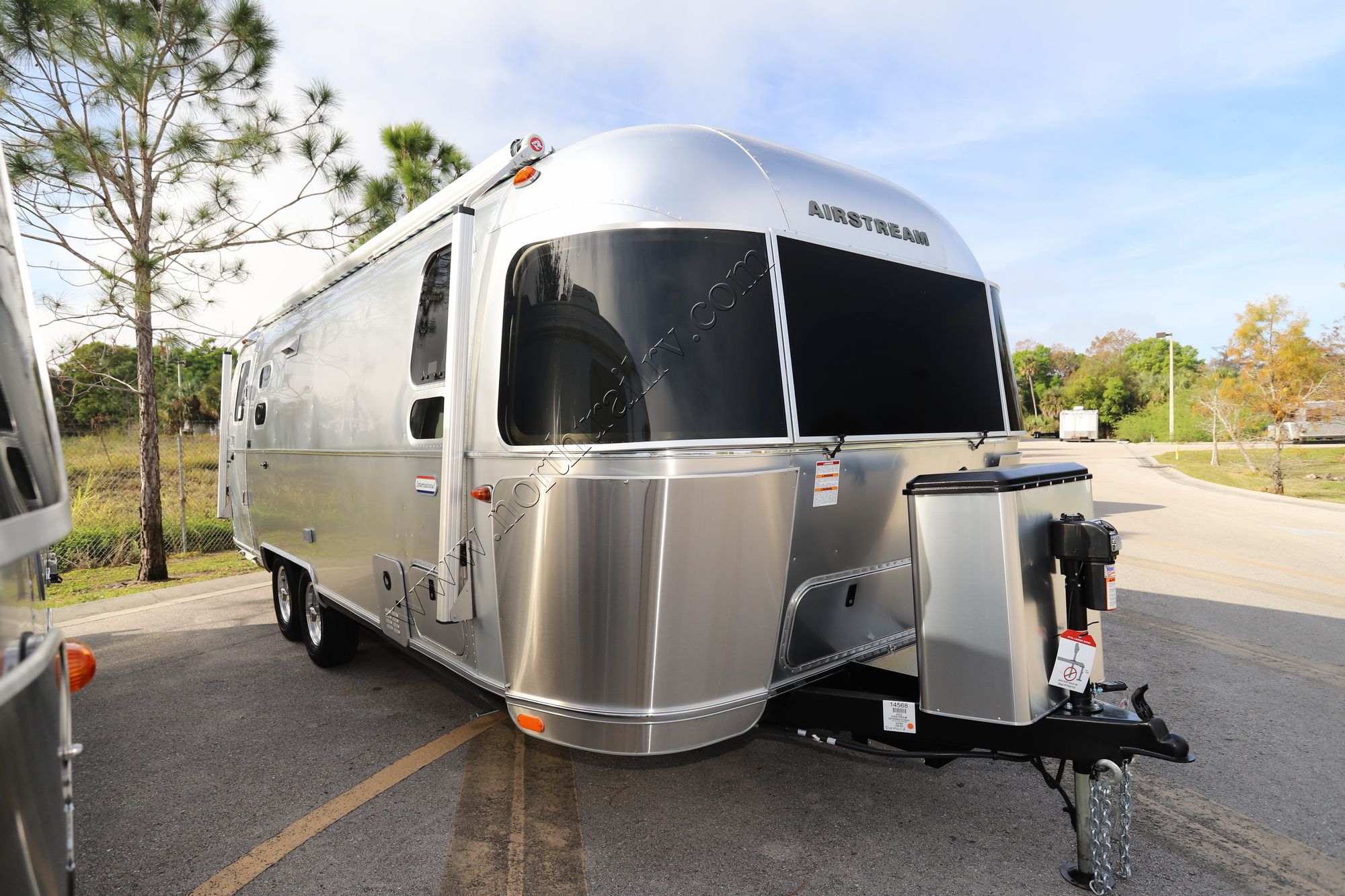 New 2022 Airstream International 25FBT Travel Trailer  For Sale