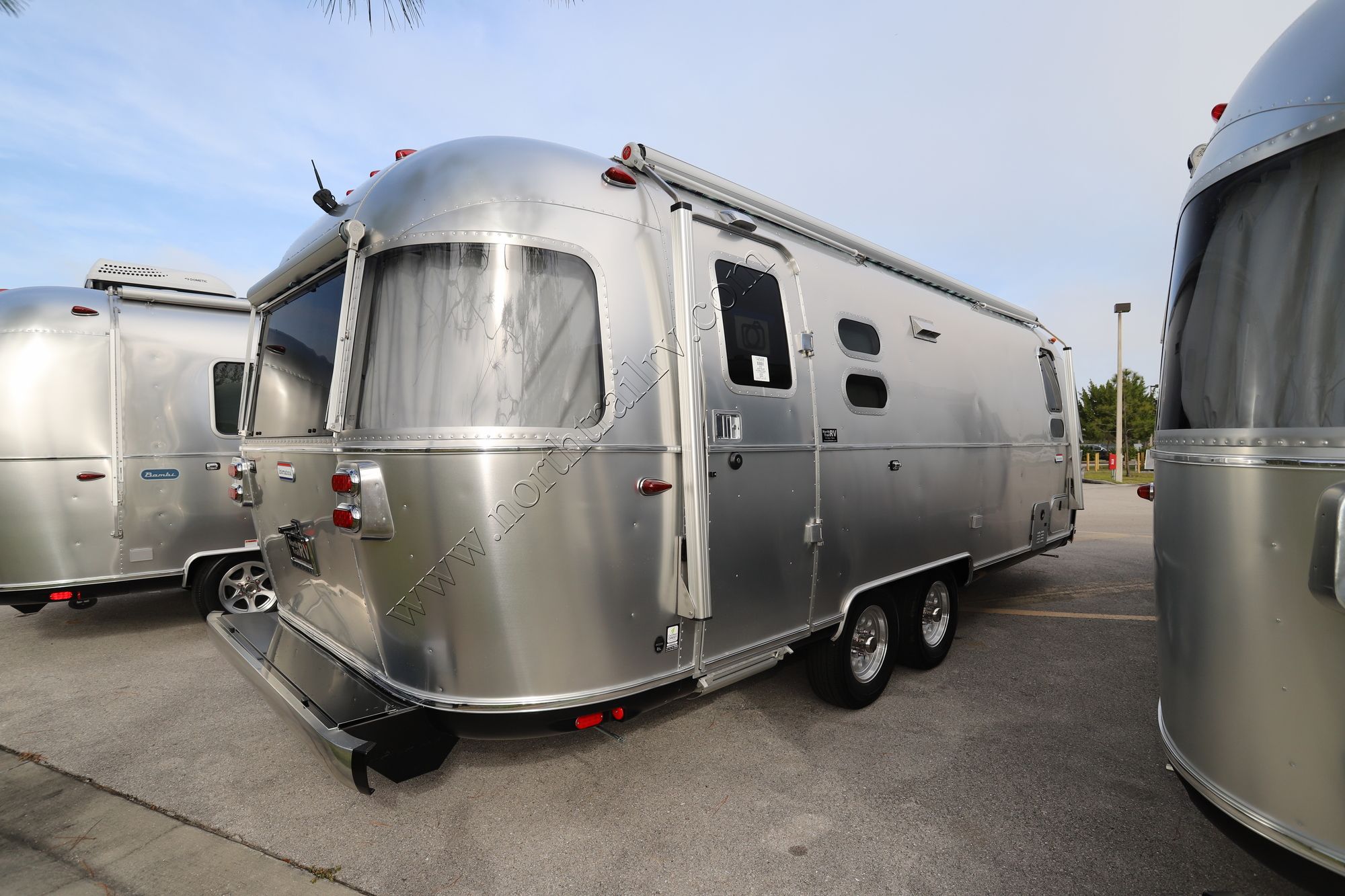 New 2022 Airstream International 25FBT Travel Trailer  For Sale