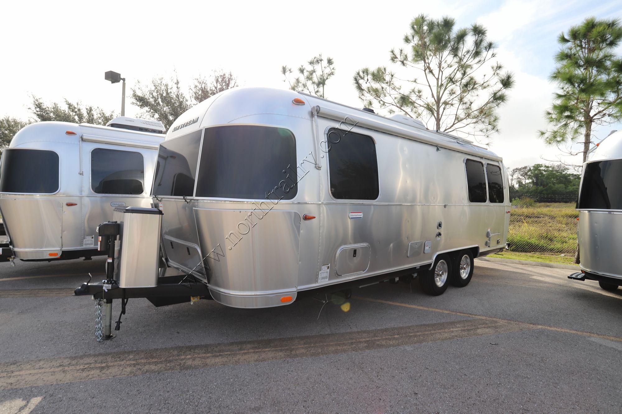 New 2022 Airstream International 25FBT Travel Trailer  For Sale