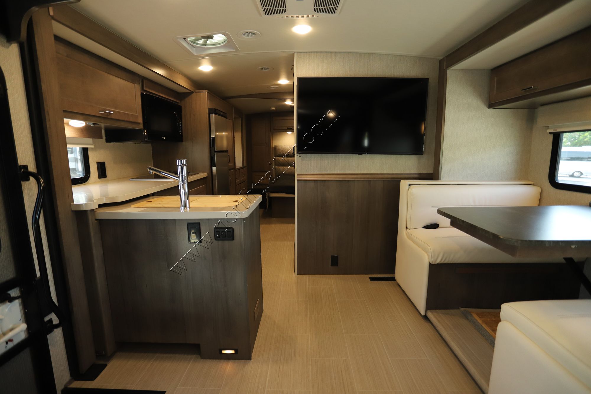 Used 2021 Winnebago Adventurer 27N Class A  For Sale