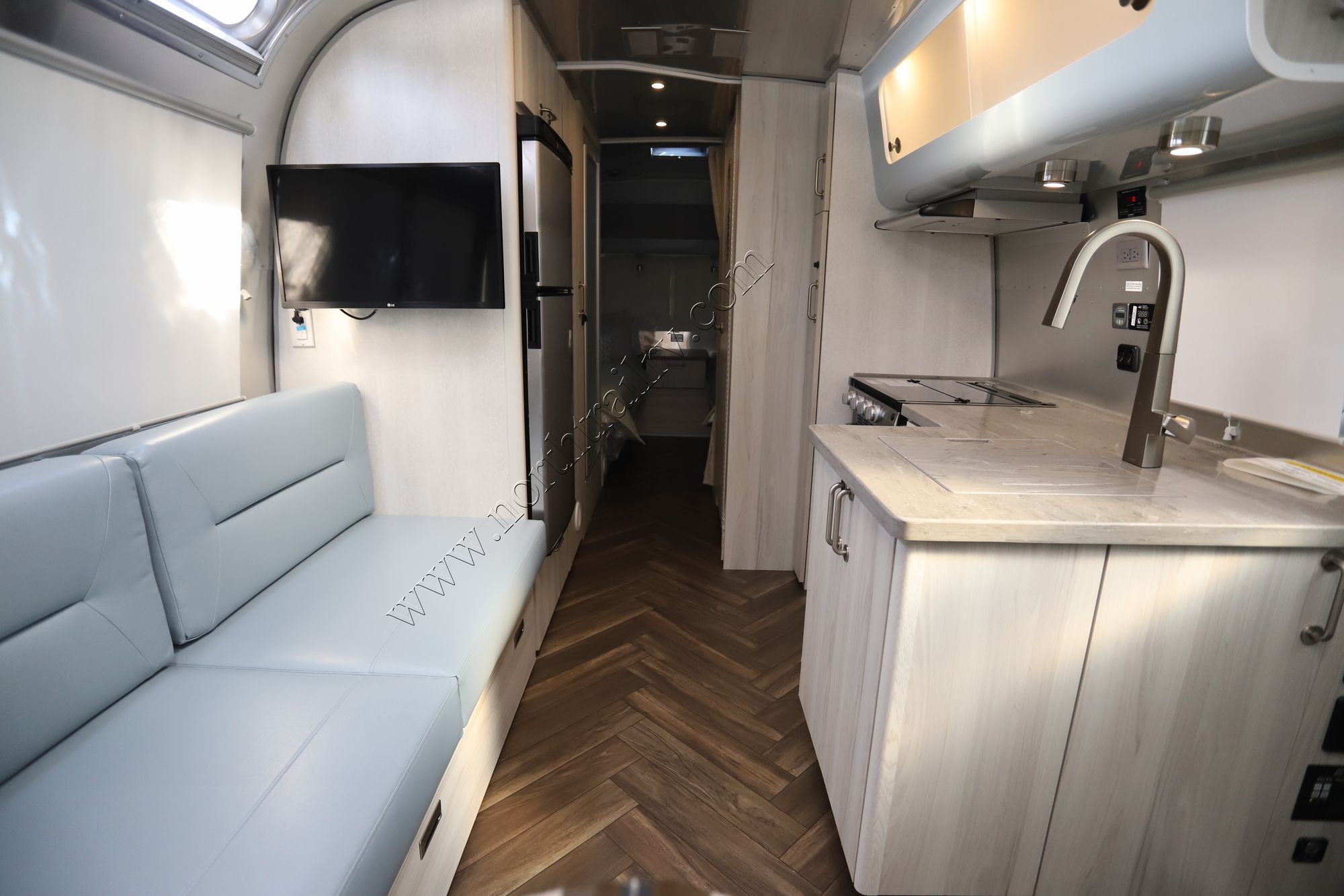 New 2022 Airstream International 25FBT Travel Trailer  For Sale