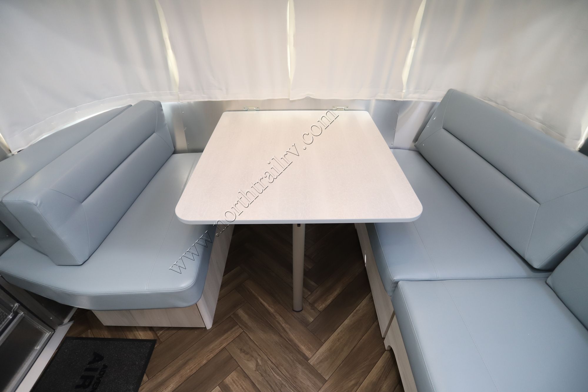 New 2022 Airstream International 25FBT Travel Trailer  For Sale