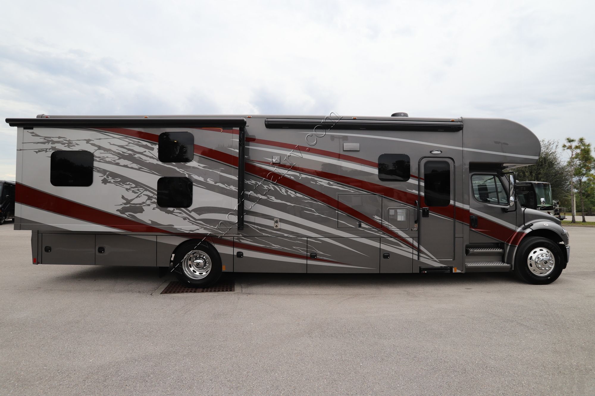 New 2022 Renegade Rv Valencia 38BB Super C  For Sale