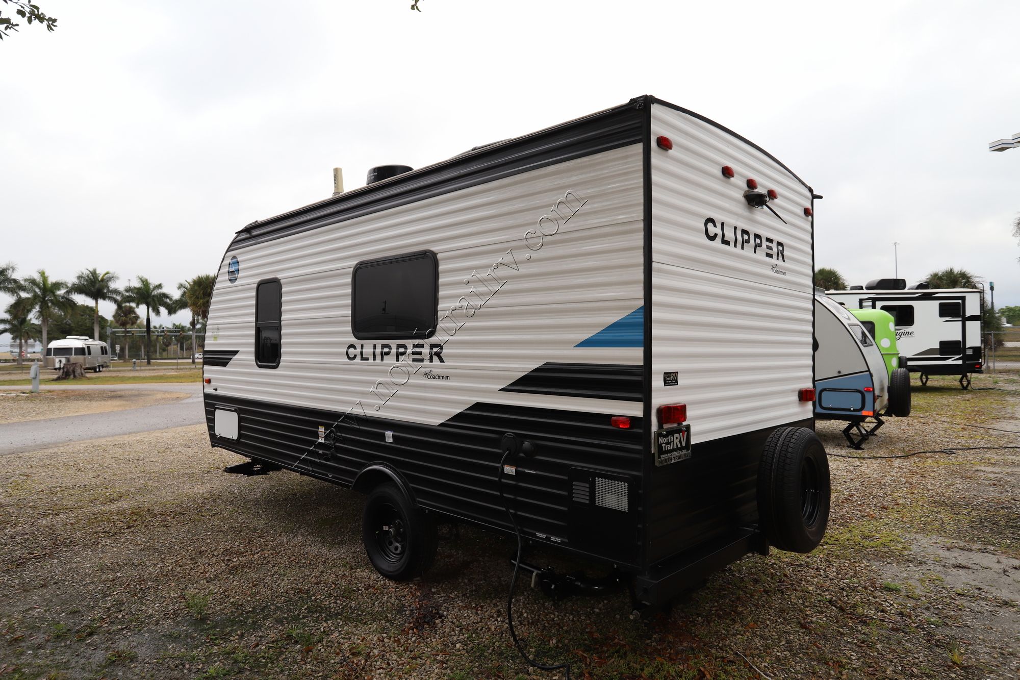 Used 2021 Coachmen Clipper 17FQ Travel Trailer  For Sale