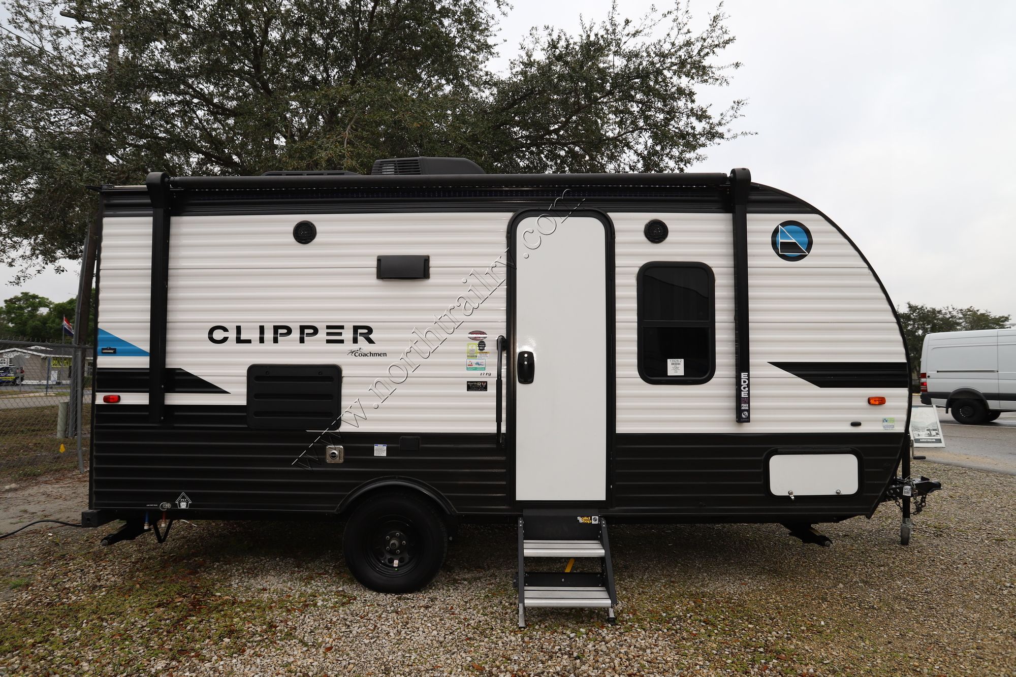 Used 2021 Coachmen Clipper 17FQ Travel Trailer  For Sale