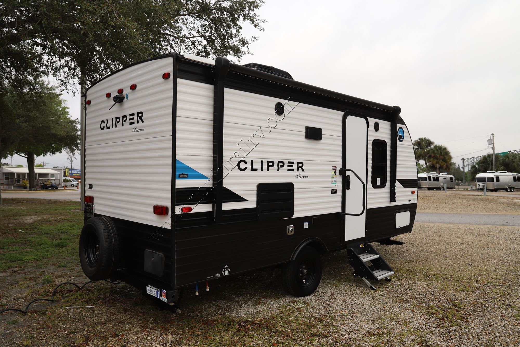 Used 2021 Coachmen Clipper 17FQ Travel Trailer  For Sale
