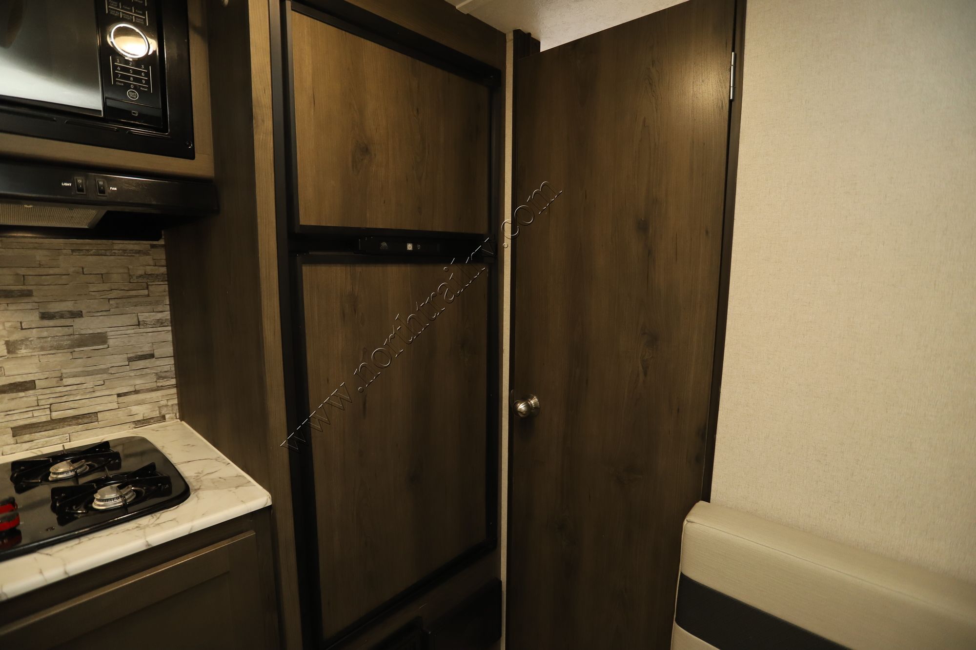 Used 2021 Coachmen Clipper 17FQ Travel Trailer  For Sale