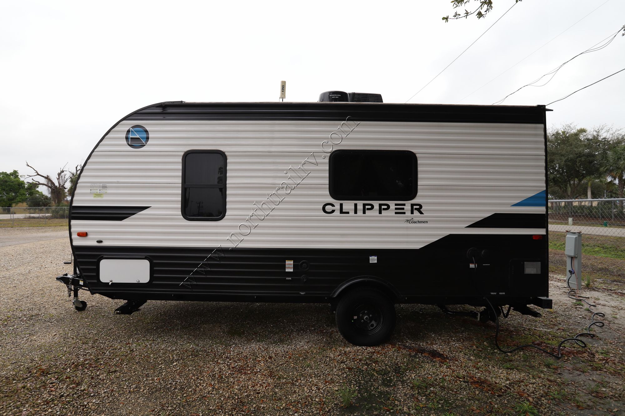 Used 2021 Coachmen Clipper 17FQ Travel Trailer  For Sale