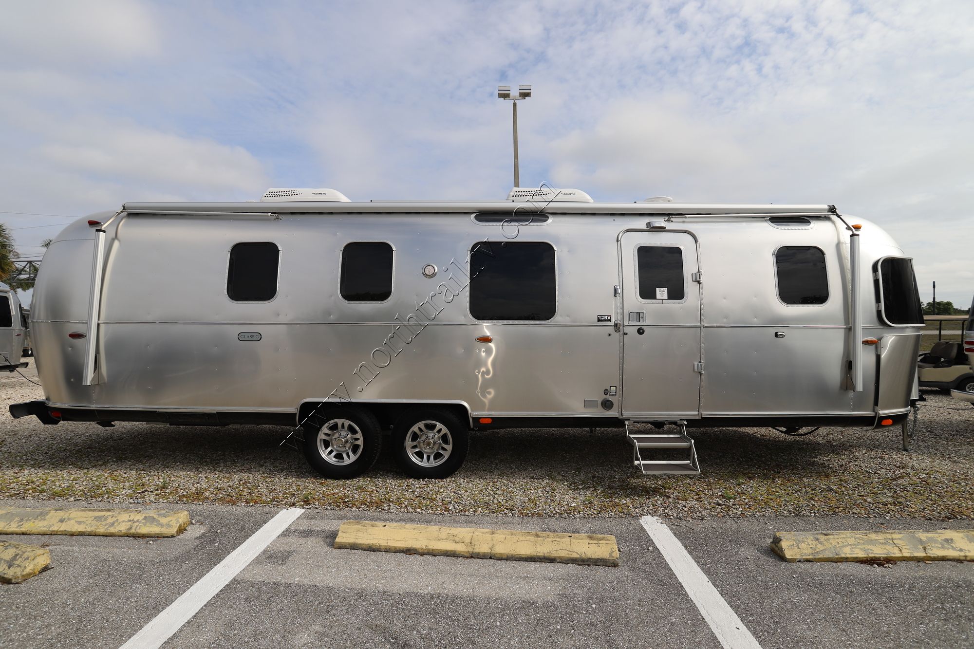 Used 2021 Airstream Classic 33FBQ Travel Trailer  For Sale