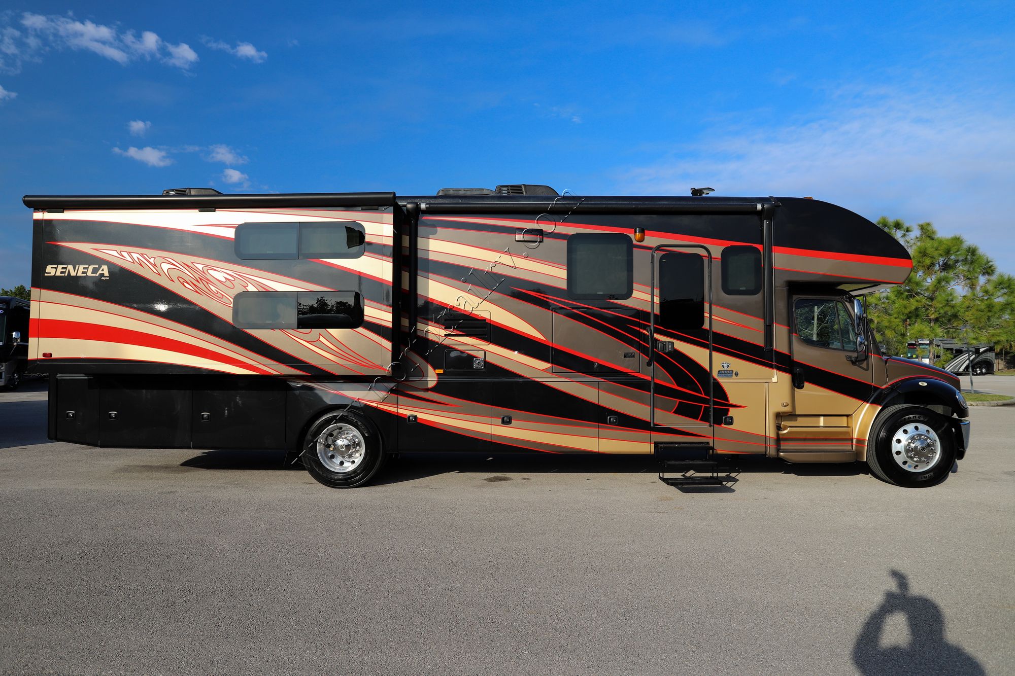 Used 2017 Jayco Seneca 37FS Super C  For Sale