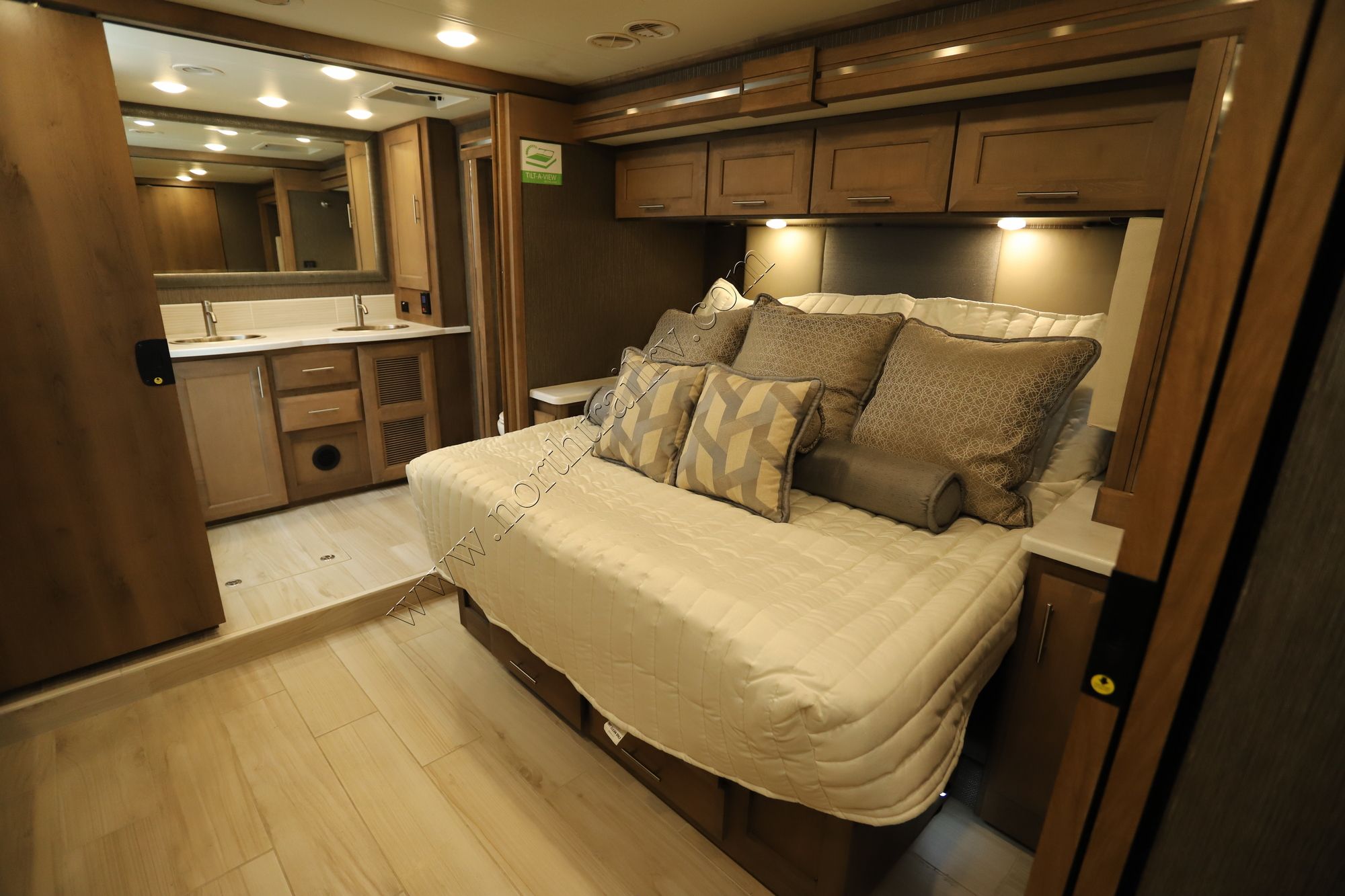 Used 2021 Thor Aria 4000 Class A  For Sale