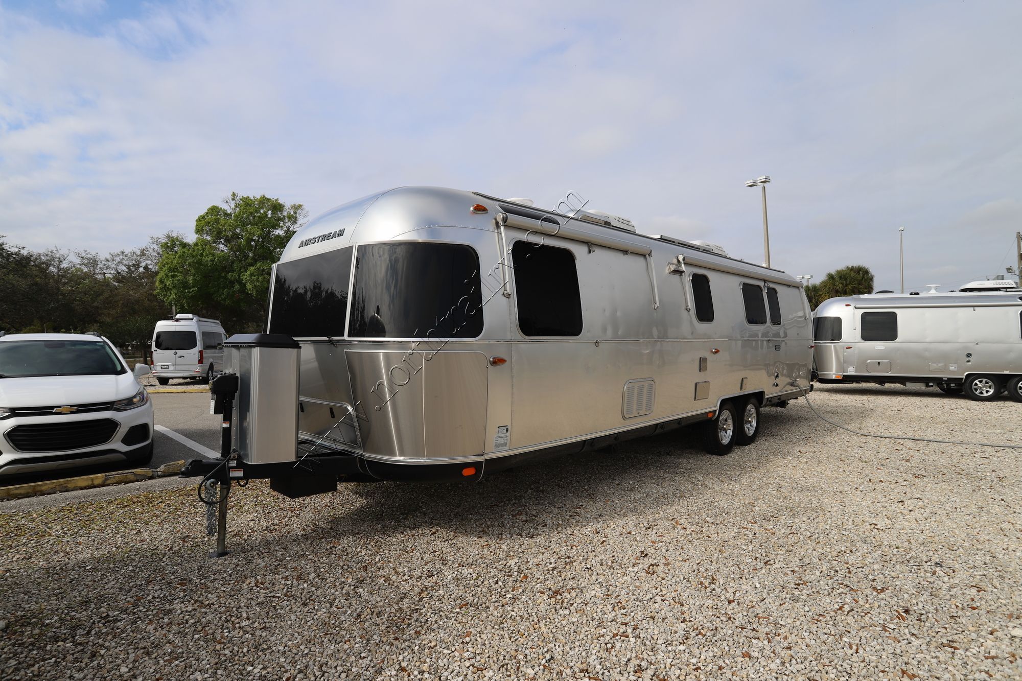 Used 2021 Airstream Classic 33FBQ Travel Trailer  For Sale