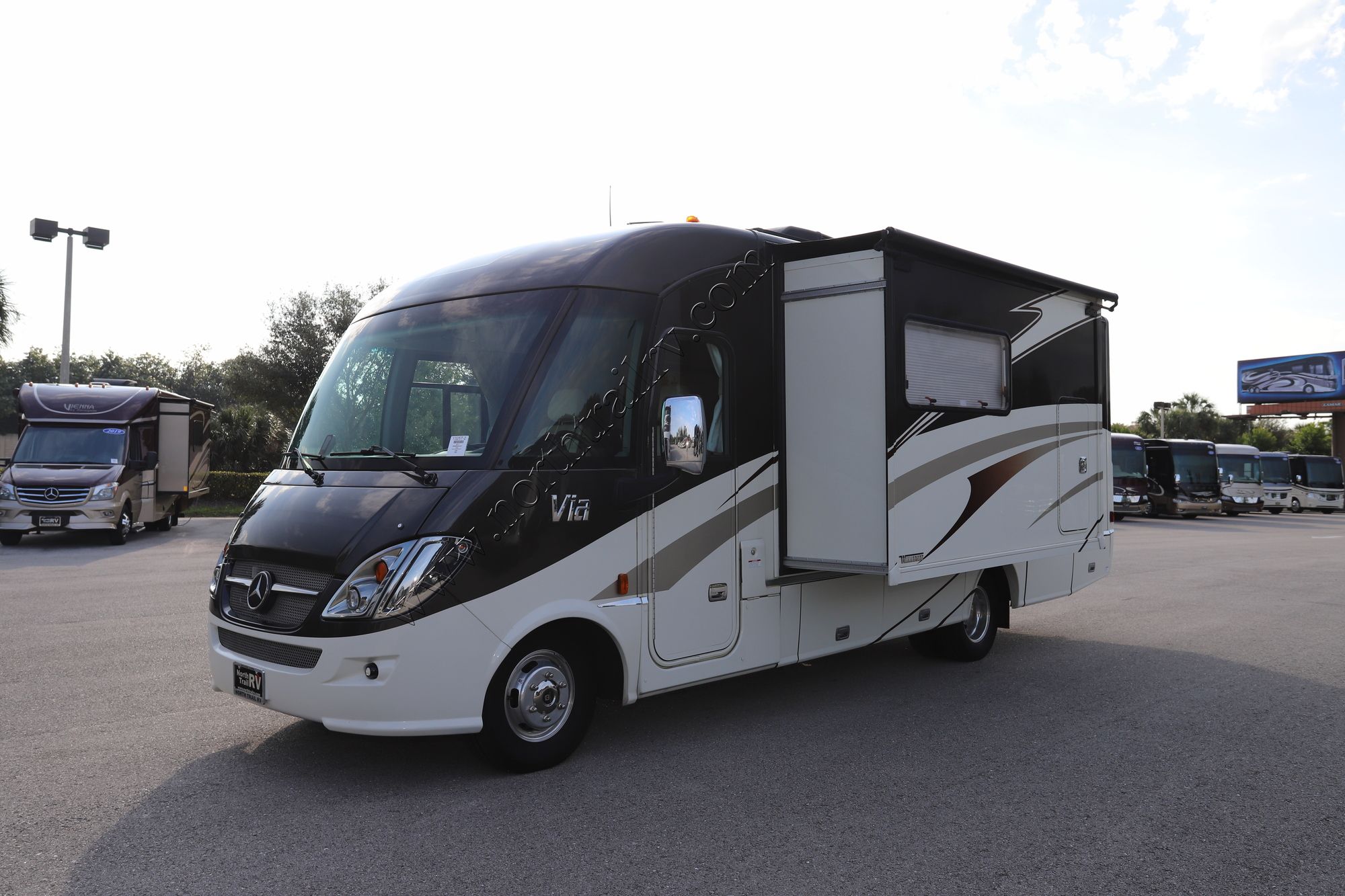 Used 2017 Winnebago Via 25P Class A  For Sale