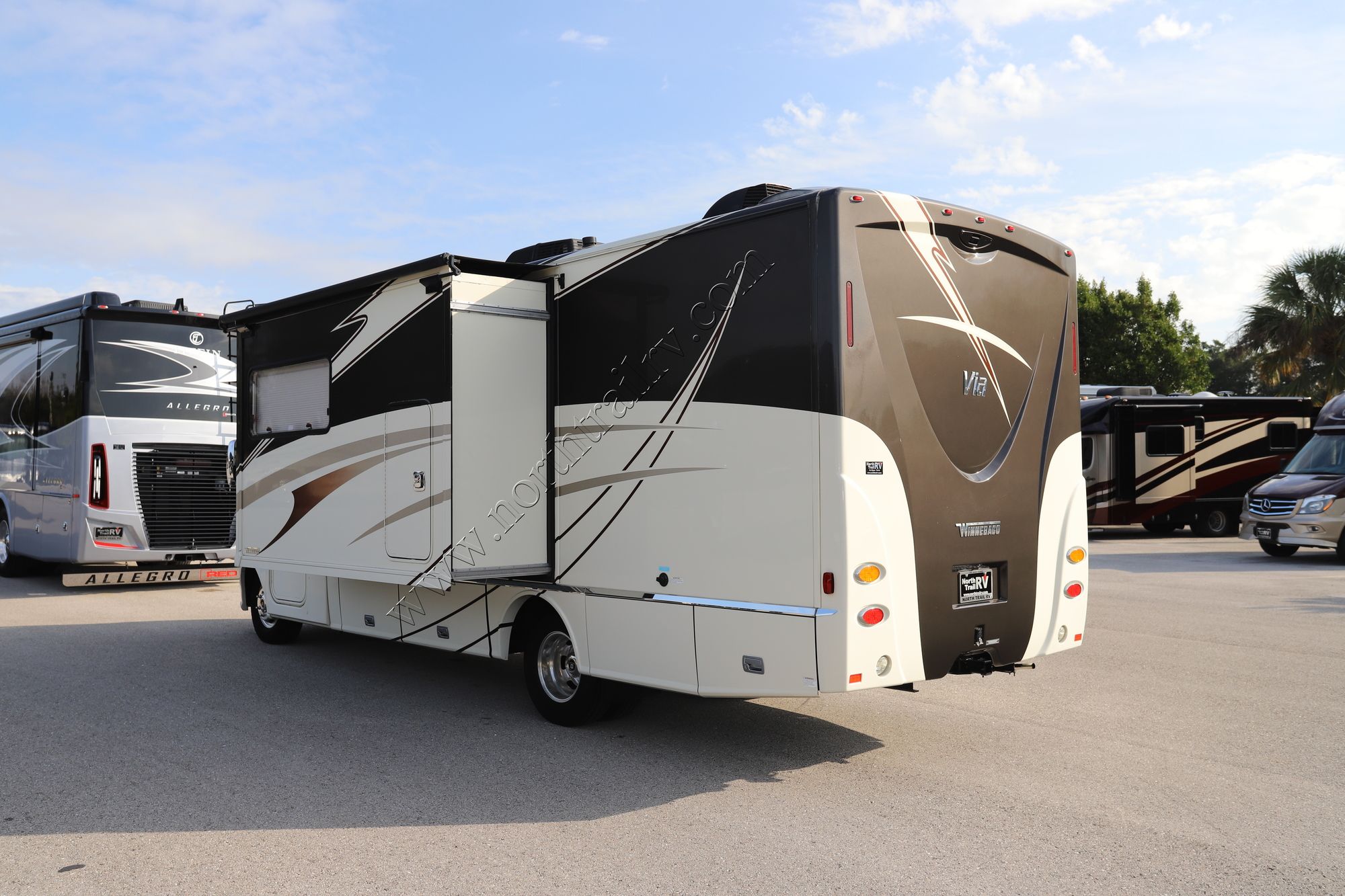 Used 2017 Winnebago Via 25P Class A  For Sale