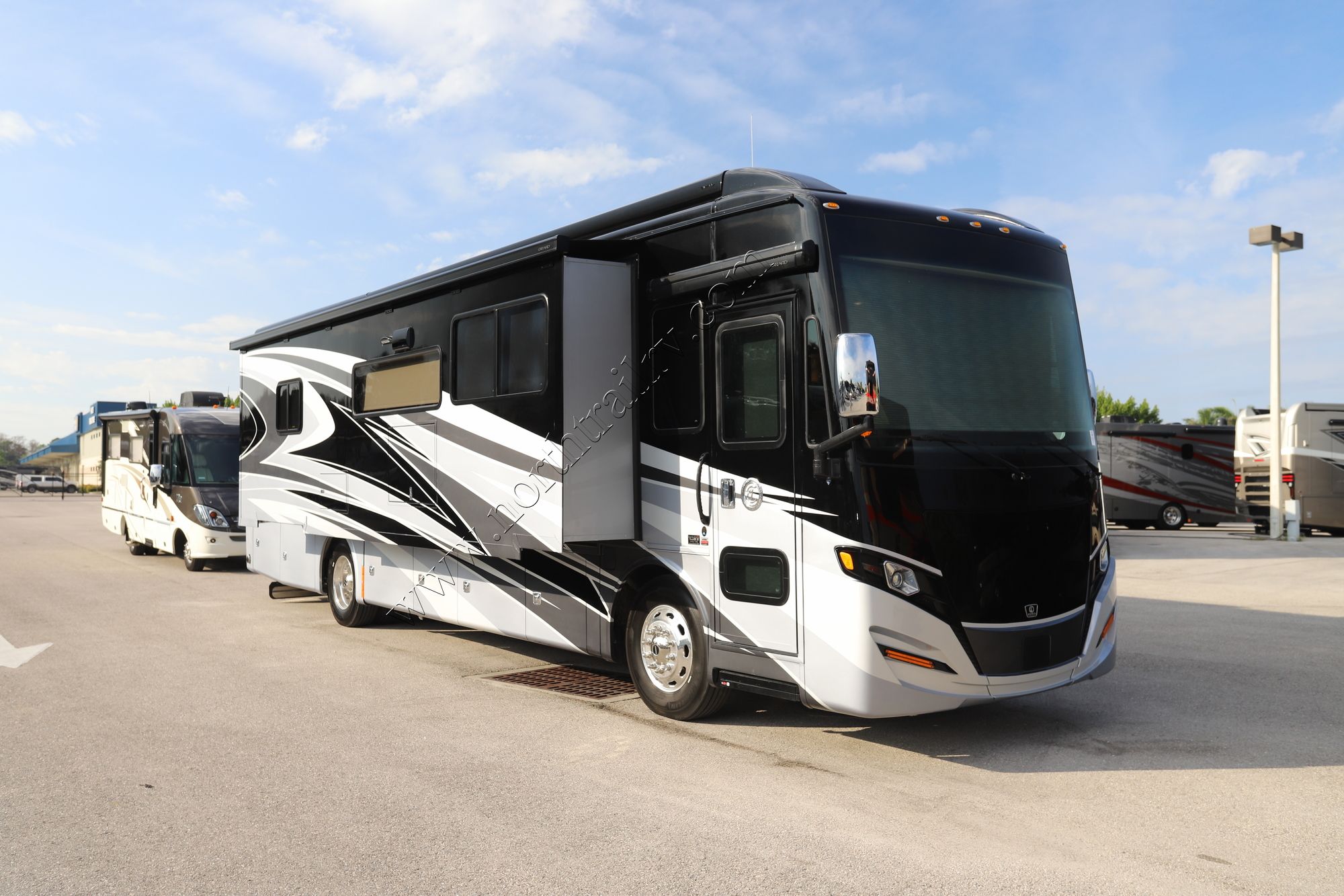 New 2022 Tiffin Motor Homes Allegro Red 37BA Class A  For Sale