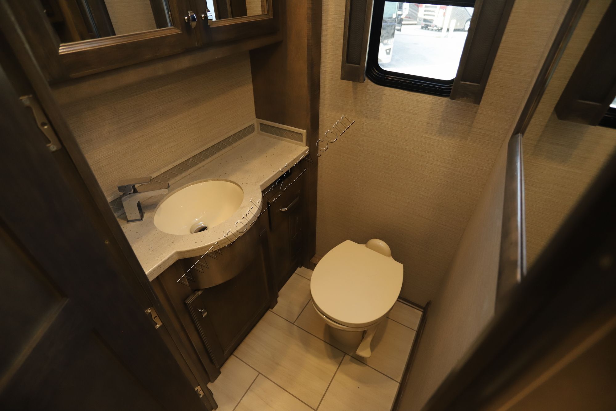 New 2022 Tiffin Motor Homes Allegro Red 37BA Class A  For Sale