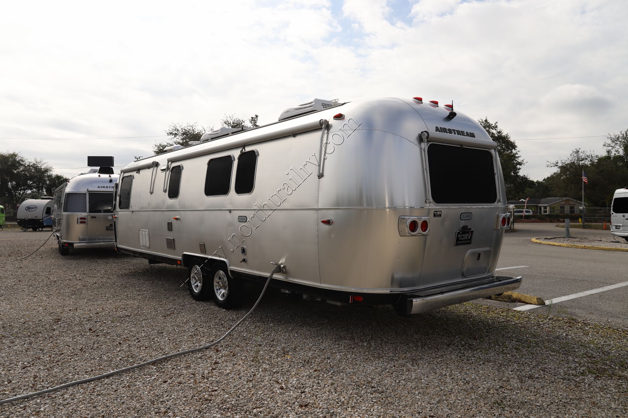 Used 2021 Airstream Classic 33FBQ Travel Trailer  For Sale