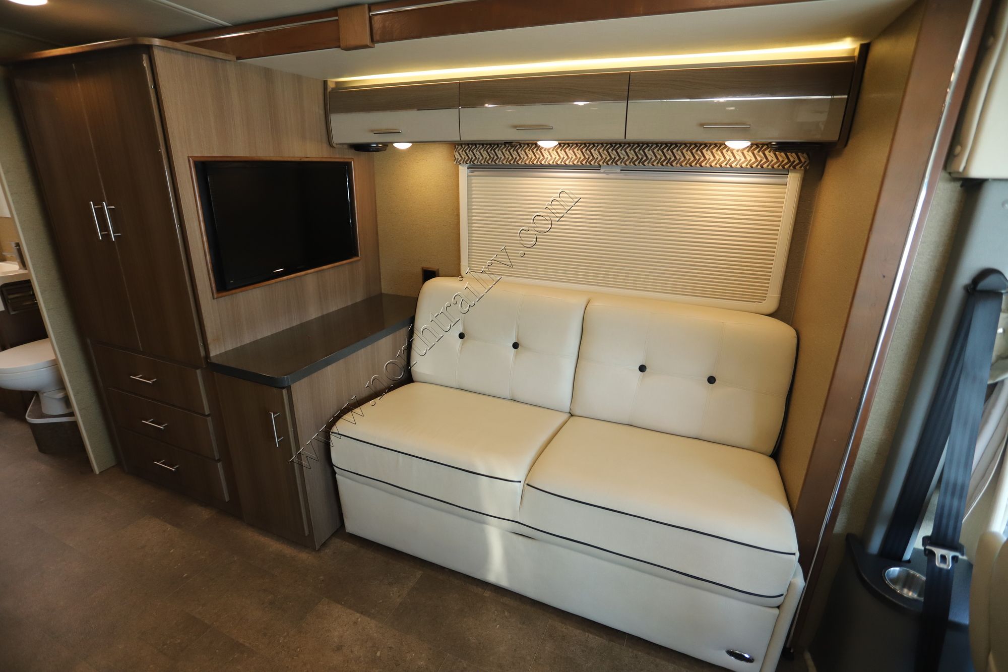 Used 2017 Winnebago Via 25P Class A  For Sale