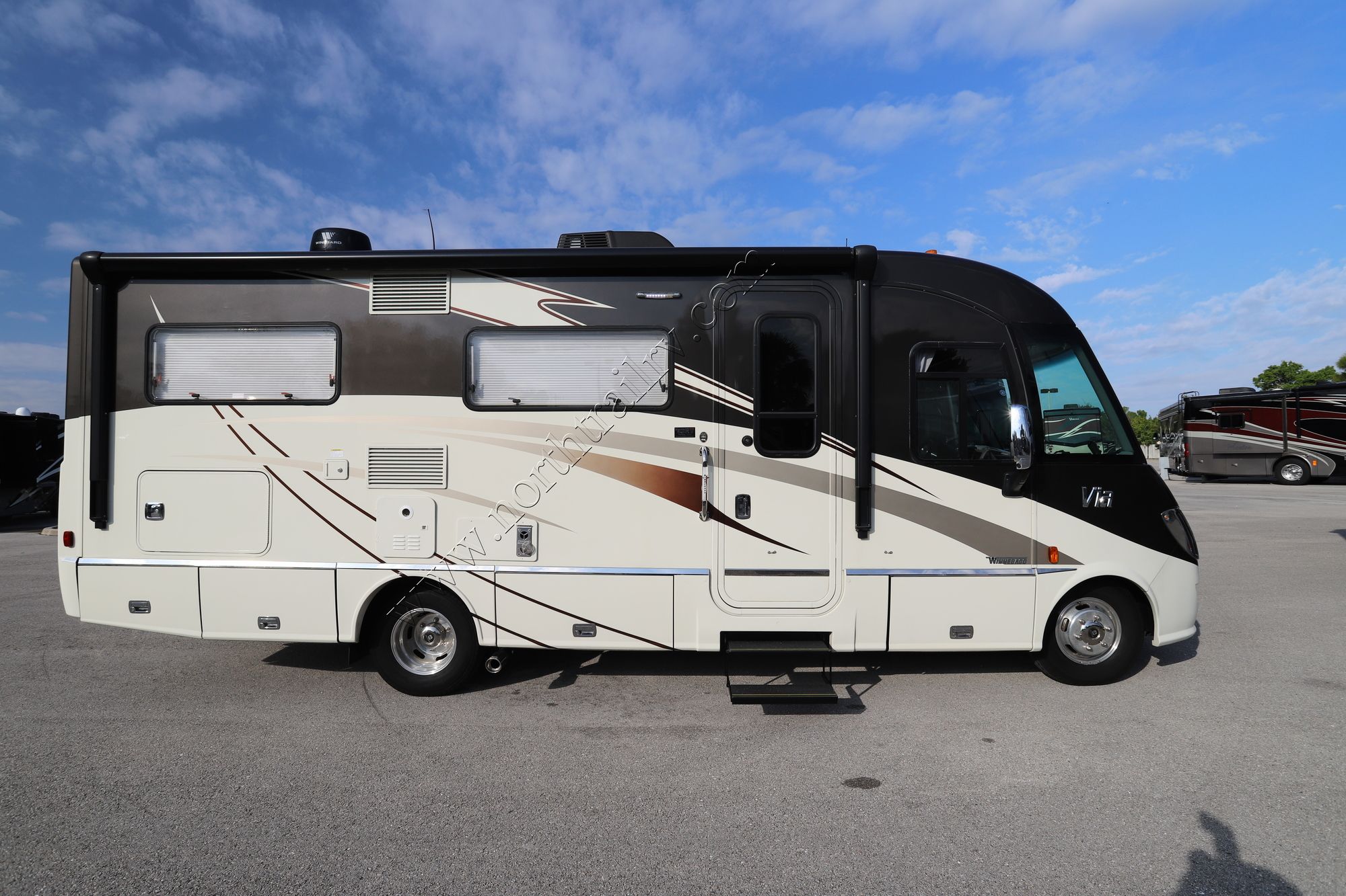 Used 2017 Winnebago Via 25P Class A  For Sale