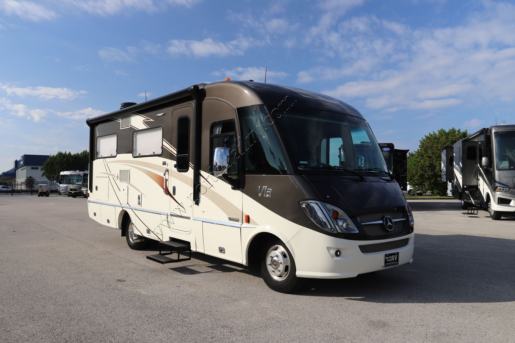 Used 2017 Winnebago Via 25P Class A  For Sale