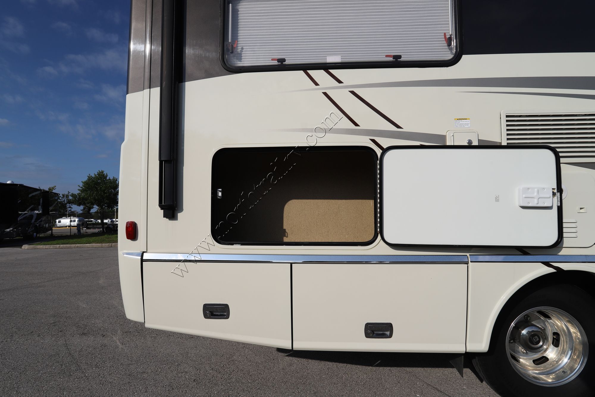 Used 2017 Winnebago Via 25P Class A  For Sale