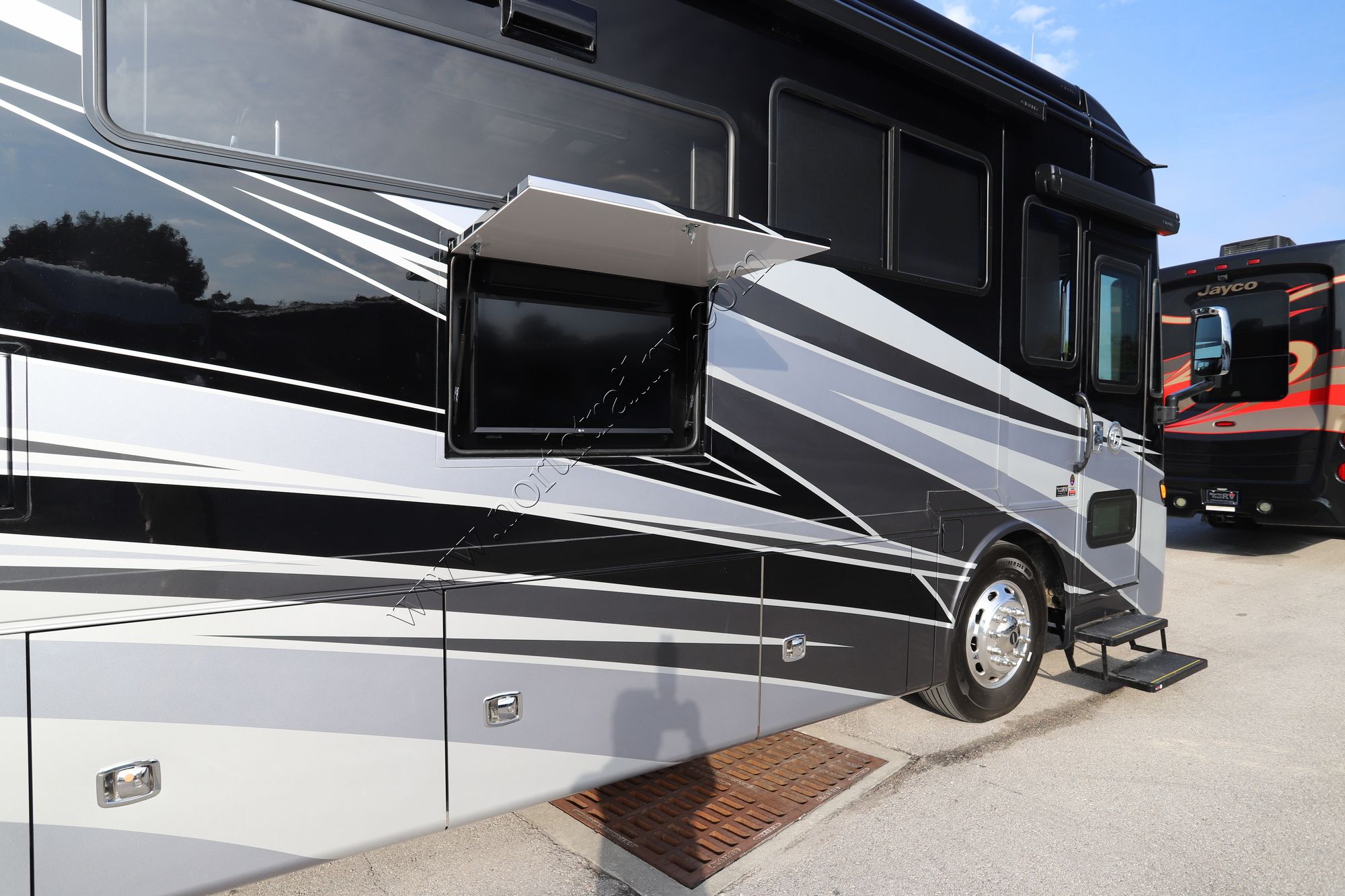 New 2022 Tiffin Motor Homes Allegro Red 37BA Class A  For Sale