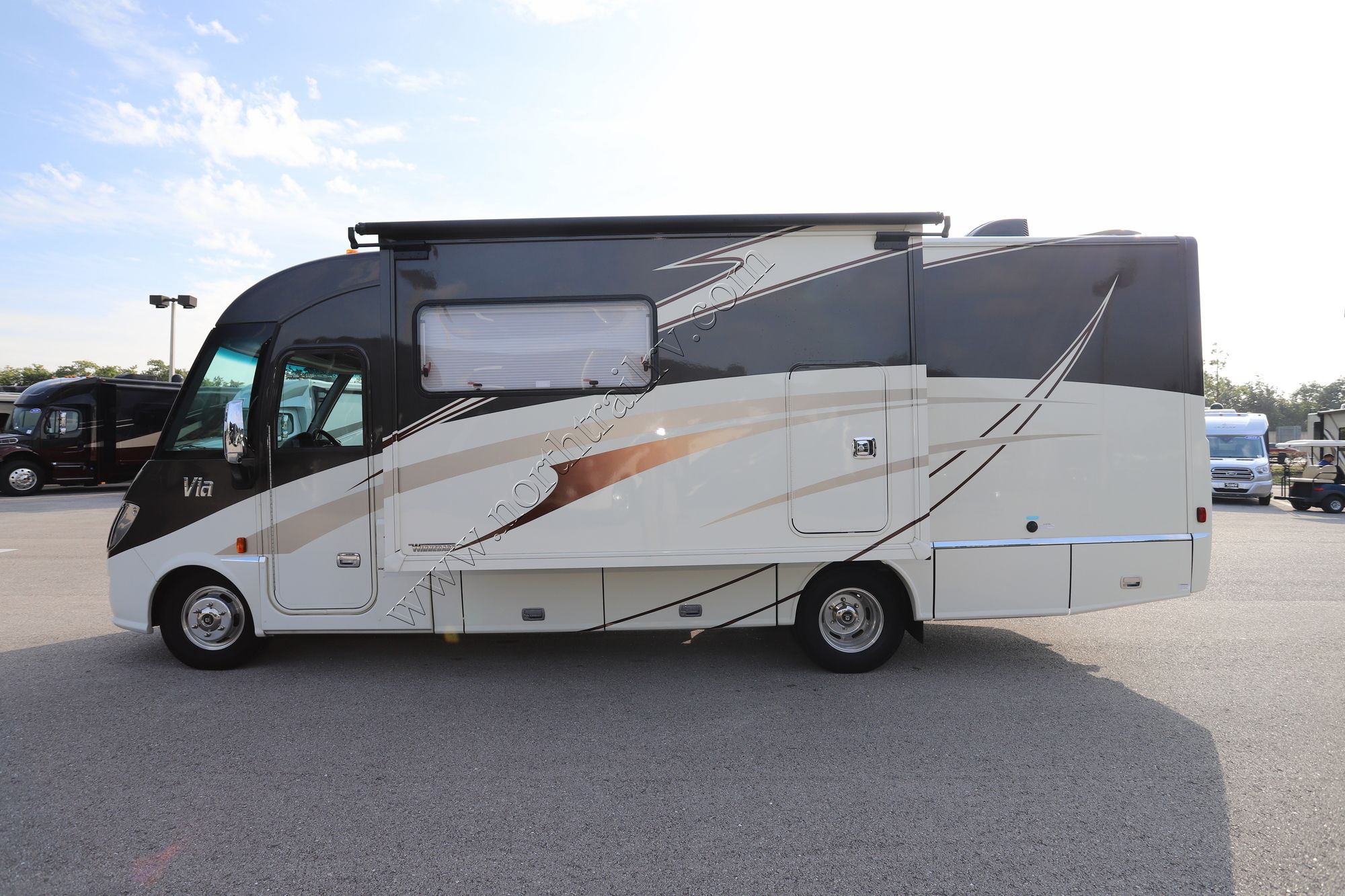 Used 2017 Winnebago Via 25P Class A  For Sale