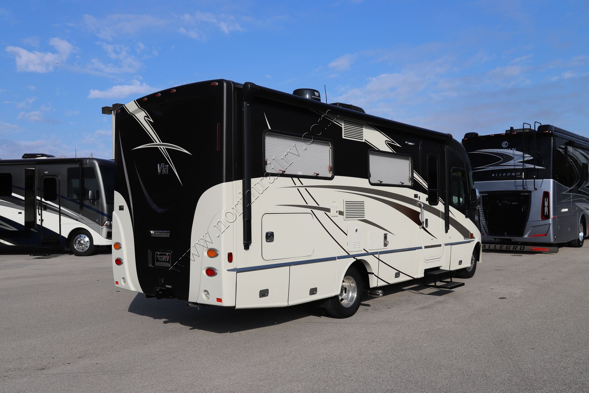 Used 2017 Winnebago Via 25P Class A  For Sale